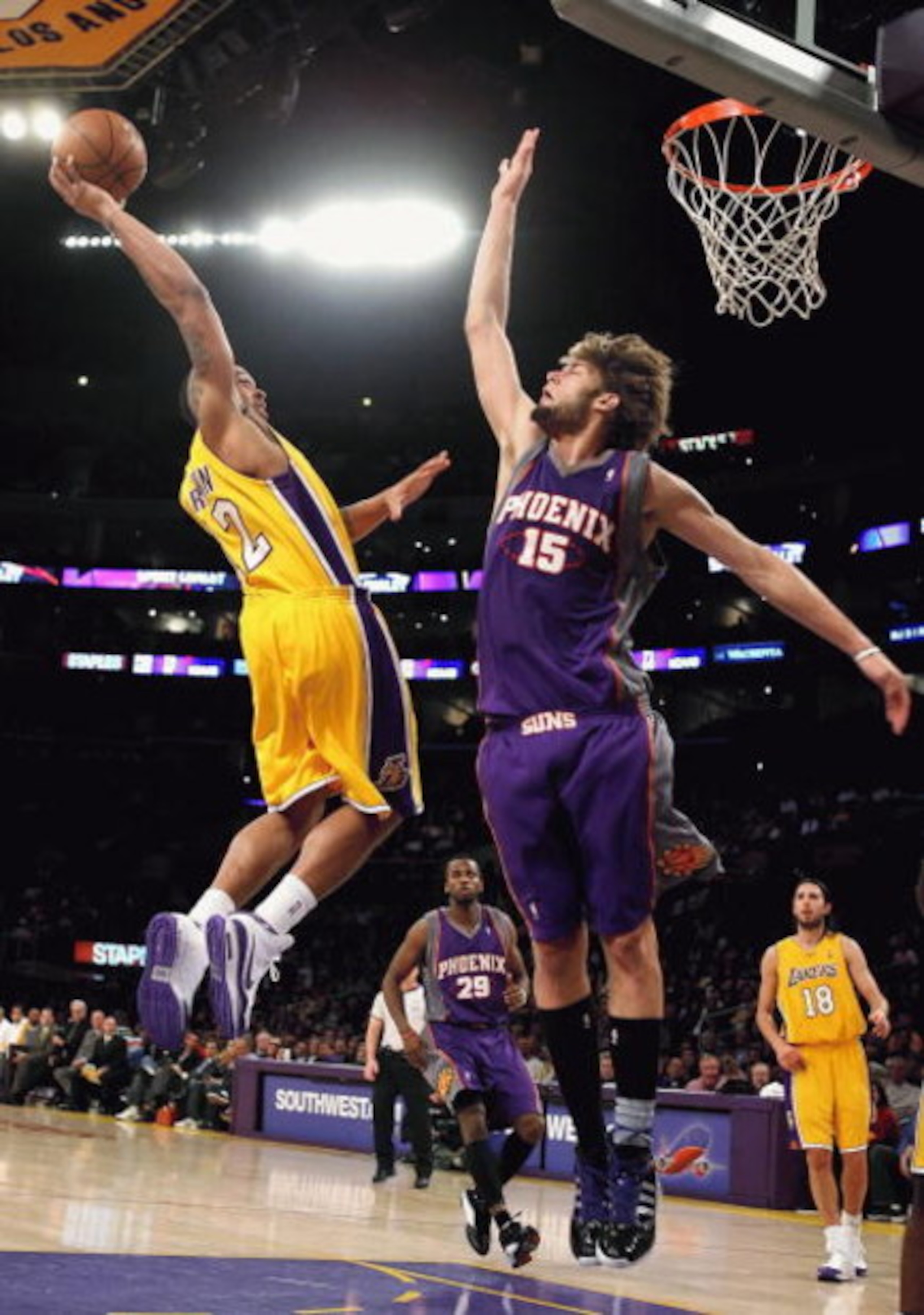 LOS ANGELES, CA - FEBRUARY 26: Shannon Brown #12 of the Los Angeles Lakers slam dunks the ball against Robin Lopez #15 of the Phoenix Suns during the NBA game at Staples Center on February 26, 2009 in Los Angeles, California. The Lakers defeated the Su LOS ANGELES, CA - FEBRUARY 26: Shannon Brown #12 of the Los Angeles Lakers slam dunks the ball against Robin Lopez #15 of the Phoenix Suns during the NBA game at Staples Center on February 26, 2009 in Los Angeles, California. The Lakers defeated the Su