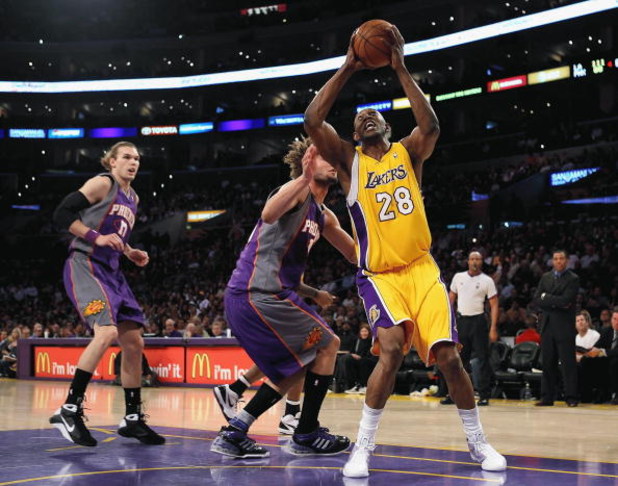 LOS ANGELES, CA - FEBRUARY 26:  Didier Ilunga-Mbenga #28 of the Los Angeles Lakers goes to the basket over Robin Lopez #15 of the Phoeix Suns during the NBA game at Staples Center on February 26, 2009 in Los Angeles, California.  The Lakers defeated the S