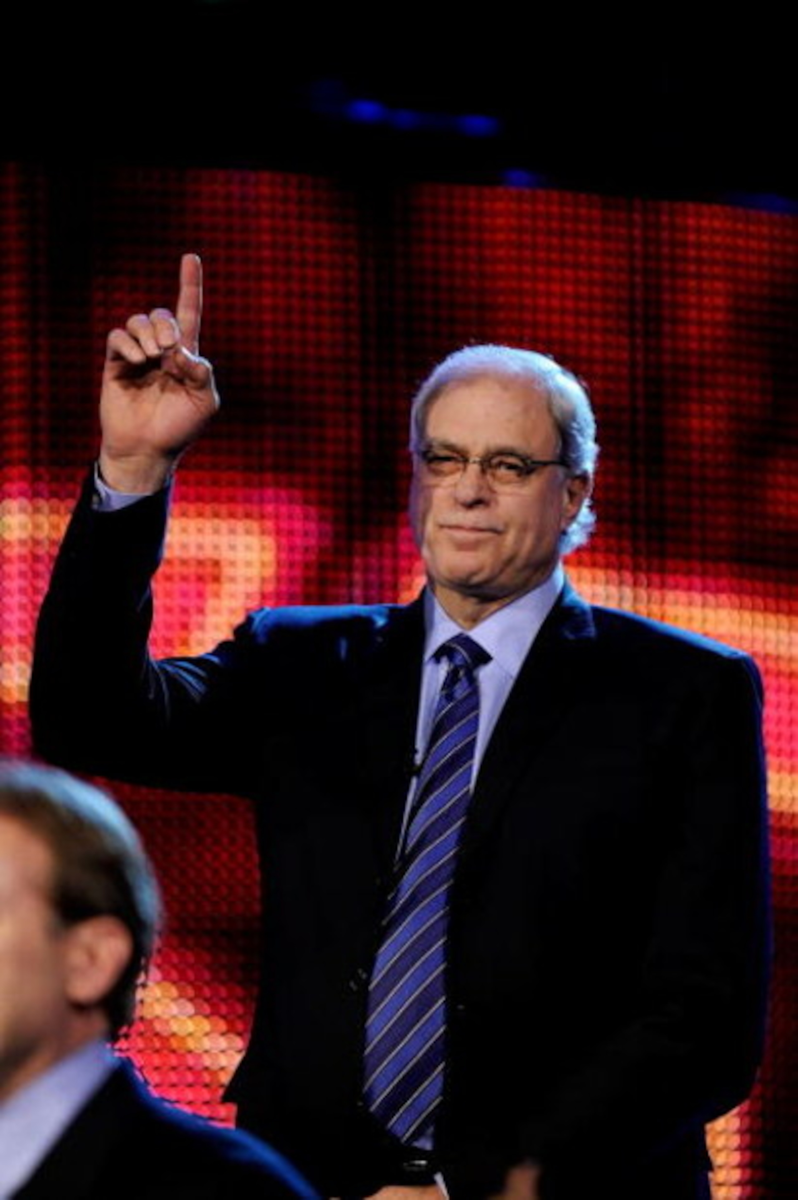 PHOENIX - FEBRUARY 15: Head coach Phil Jackson of the Western Conference waves to the crowd during intorductions before the 58th NBA All-Star Game, part of 2009 NBA All-Star Weekend at US Airways Center on February 15, 2009 in Phoenix, Arizona. NOTE TO PHOENIX - FEBRUARY 15: Head coach Phil Jackson of the Western Conference waves to the crowd during intorductions before the 58th NBA All-Star Game, part of 2009 NBA All-Star Weekend at US Airways Center on February 15, 2009 in Phoenix, Arizona. NOTE TO