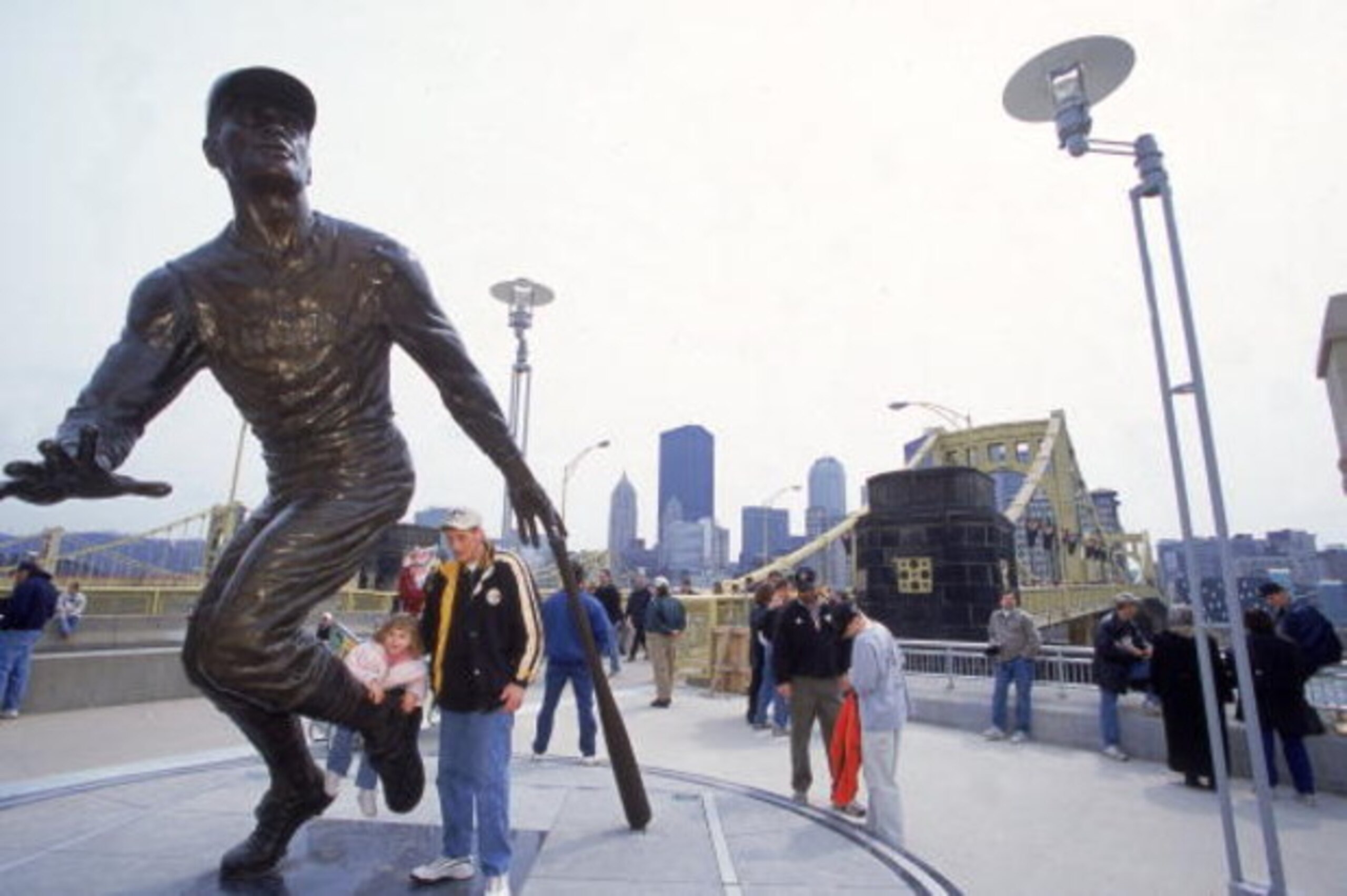 1 Apr 2001: A general view of the Roberto Clemente statue outside of PNC Park in Pittsburgh, Pennsylvania during the game between the New York Mets and the Pittsburgh Pirates. Mandatory Credit: Jamie Squire /Allsport  