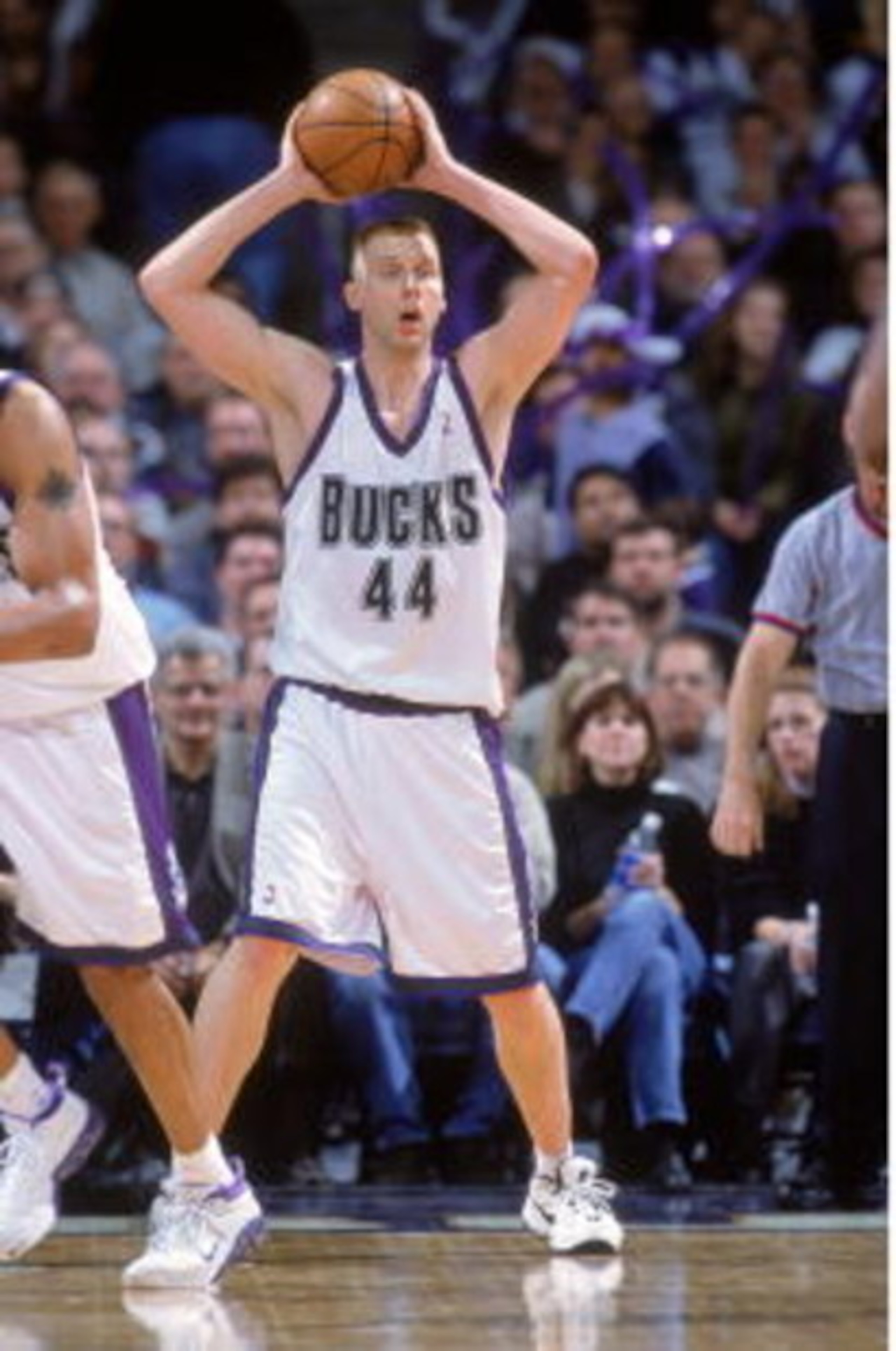 23 Jan 2001:  Mark Pope #44 of the Milwaukee Bucks looks to pass the ball during the game against the New York Knicks at the Bradley Center in Milwaukee, Wisconsin. The Bucks defeated the Knicks 105-91.    NOTE TO USER: It is expressly understood that the