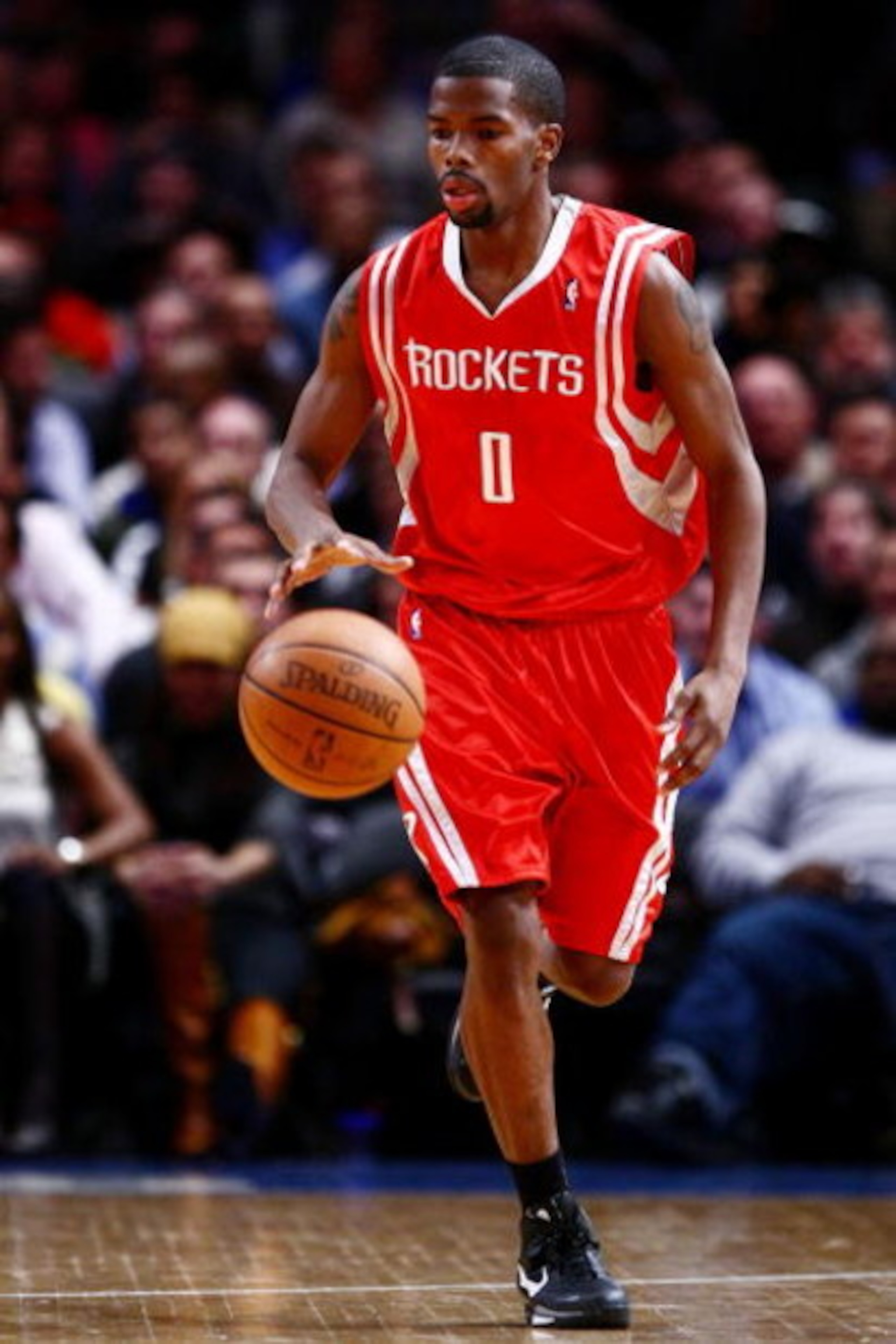 NEW YORK - JANUARY 26:  Aaron Brooks #0 of the Houston Rockets dribbles against the New York Knicks on January 26, 2009 at Madison Square Garden in New York City.  NOTE TO USER: User expressly acknowledges and agrees that, by downloading and/or using this