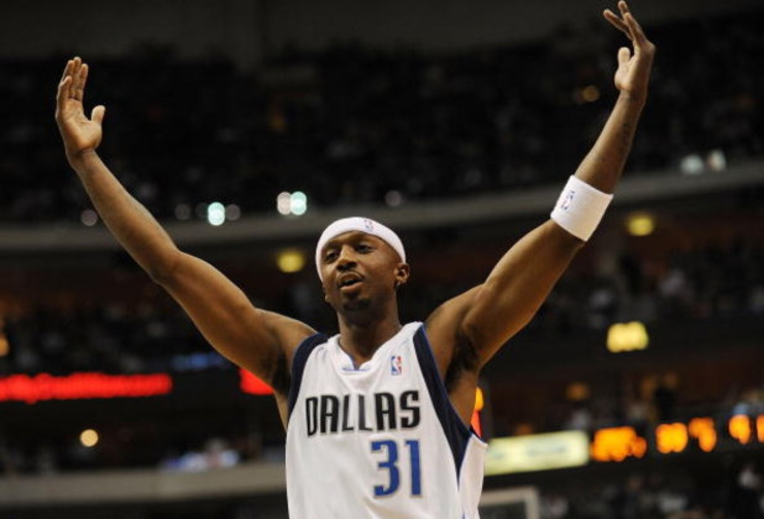 DALLAS - FEBRUARY 04:  Jason Terry #31 of the Dallas Mavericks during play against the Portland Trail Blazers on February 4, 2009 at American Airlines Center in Dallas, Texas.  NOTE TO USER: User expressly acknowledges and agrees that, by downloading and/