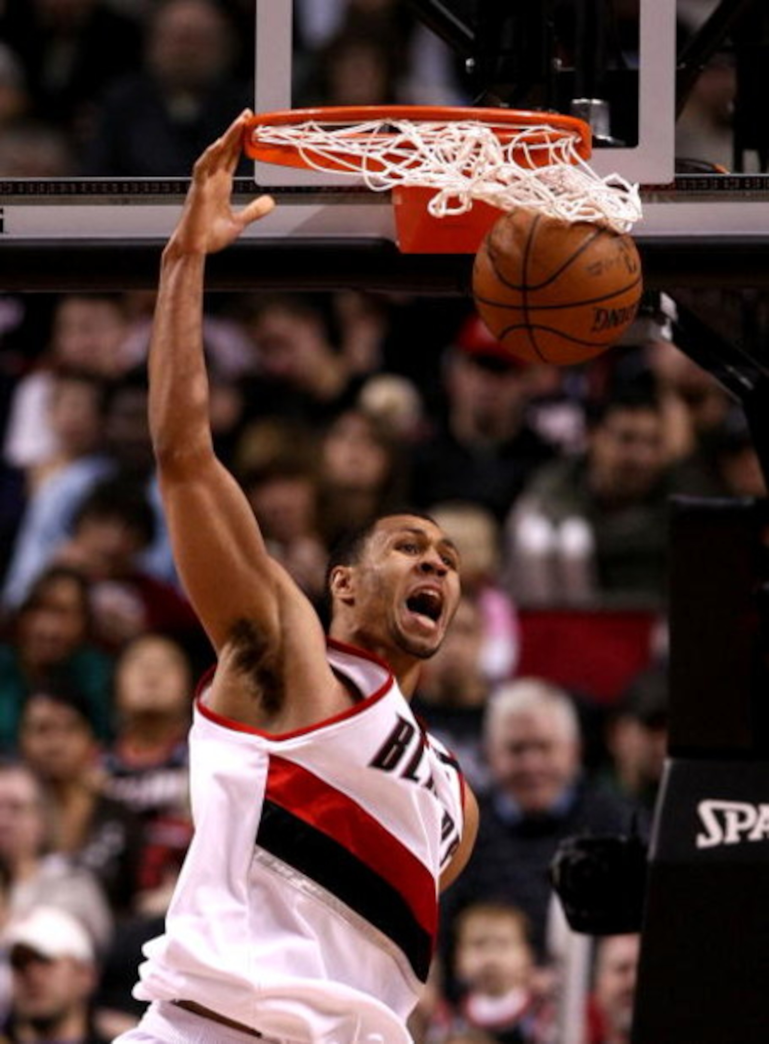 PORTLAND, OR - NOVEMBER 19:  Brandon Roy #7 of the Portland Trail Blazers dunks the ball against of the Chicago Bulls at the Rose Garden November 18, 2008 in Portland, Oregon.  NOTE TO USER: User expressly acknowledges and agrees that, by downloading and 