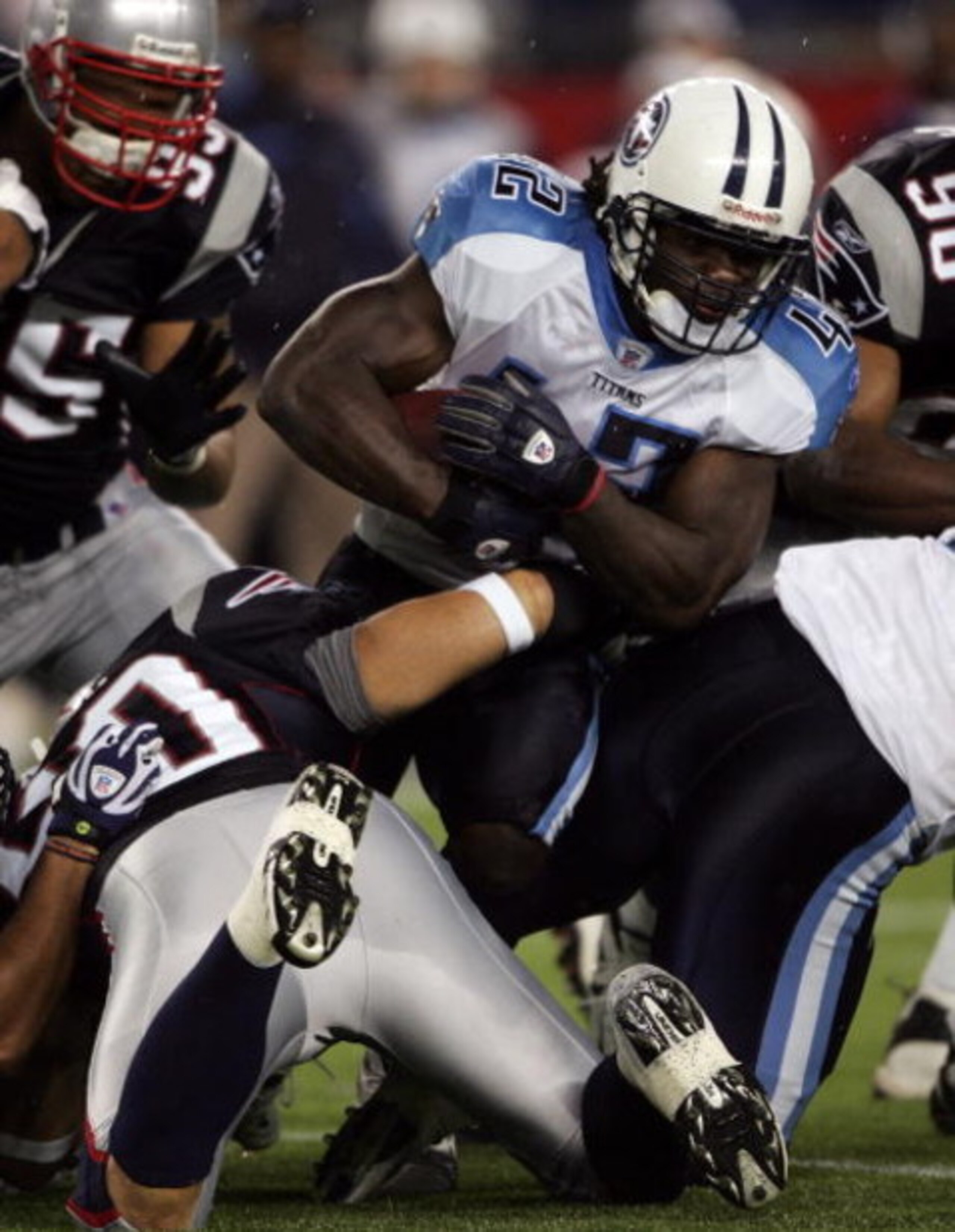 FOXBOROUGH, MA - AUGUST 17:  Chris Henry #42 of the Tennessee Titans carries the ball during the first half of a pre-season game against the New England Patriots at Gillette Stadium August 17, 2007 in Foxborough, Massachusetts.  (Photo by Elsa/Getty Image
