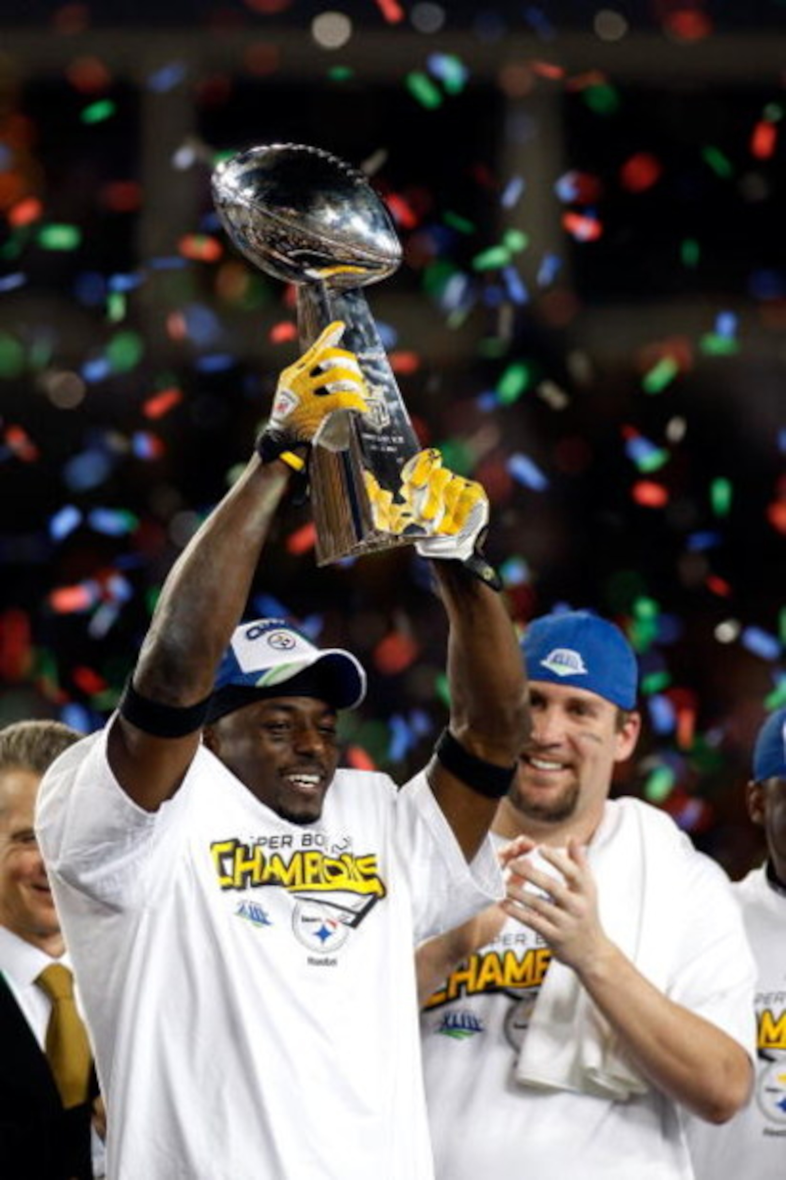 TAMPA, FL - FEBRUARY 01:  Super Bowl MVP Santonio Holmes #10 (L) and Quarterback Ben Roethlisberger #7  of the Pittsburgh Steelers celebrate with the Vince Lombardi trophy after they defeated the Arizona Cardinals 27-23 during Super Bowl XLIII on February