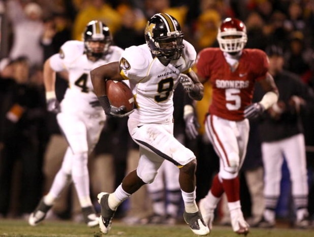 KANSAS CITY, MO - DECEMBER 06:  Jeremy Maclin #9 of the Missouri Tigers runs for a touchdown against the Oklahoma Sooners at Arrowhead Stadium on December 6, 2008 in Kansas City, Missouri.  (Photo by Jonathan Ferrey/Getty Images)