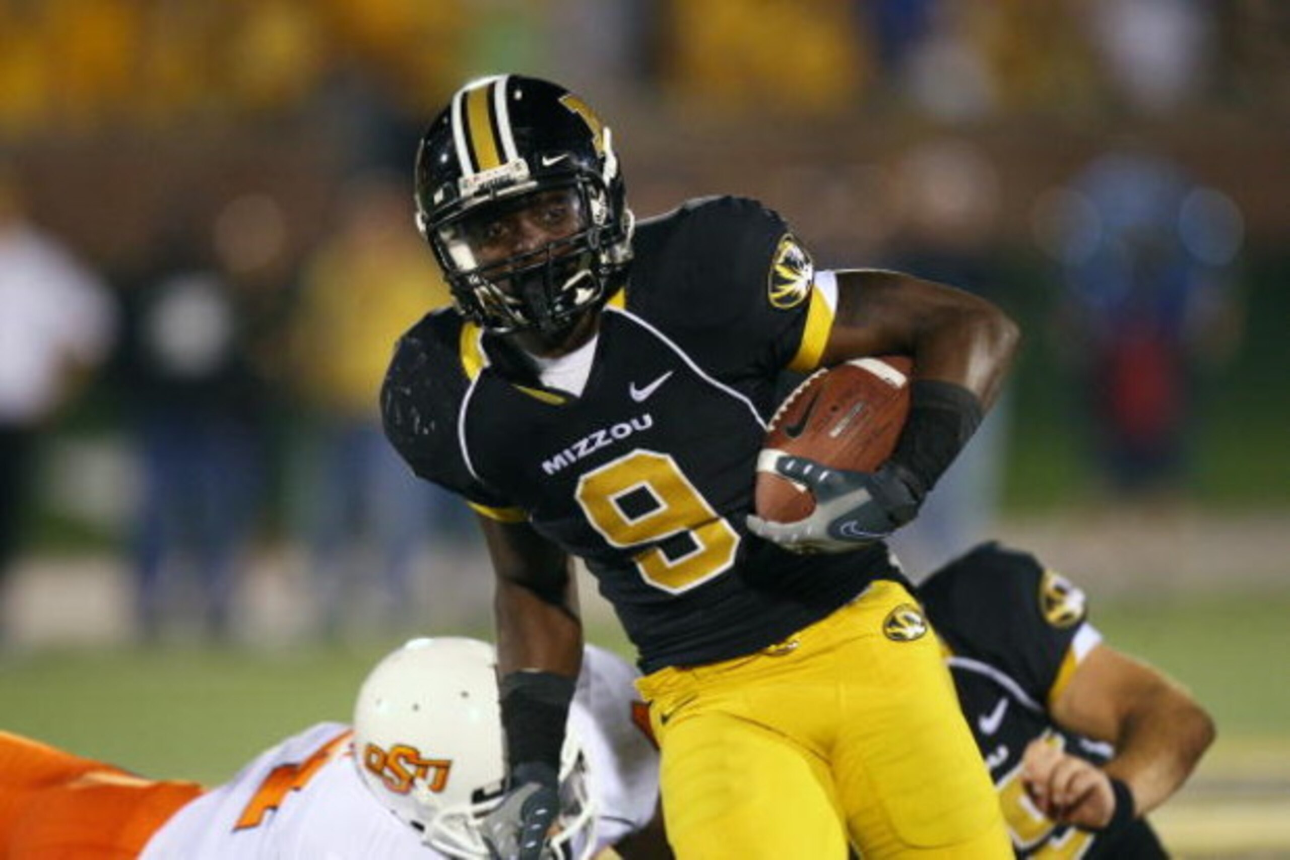COLUMBIA, MO - OCTOBER 11:  Jeremy Maclin #9 of the Missouri Tigers runs for yardage against the Oklahoma State Cowboys on October 11, 2008 at Memorial Stadium in Columbia, Missouri.  (Photo by G. Newman Lowrance/Getty Images)