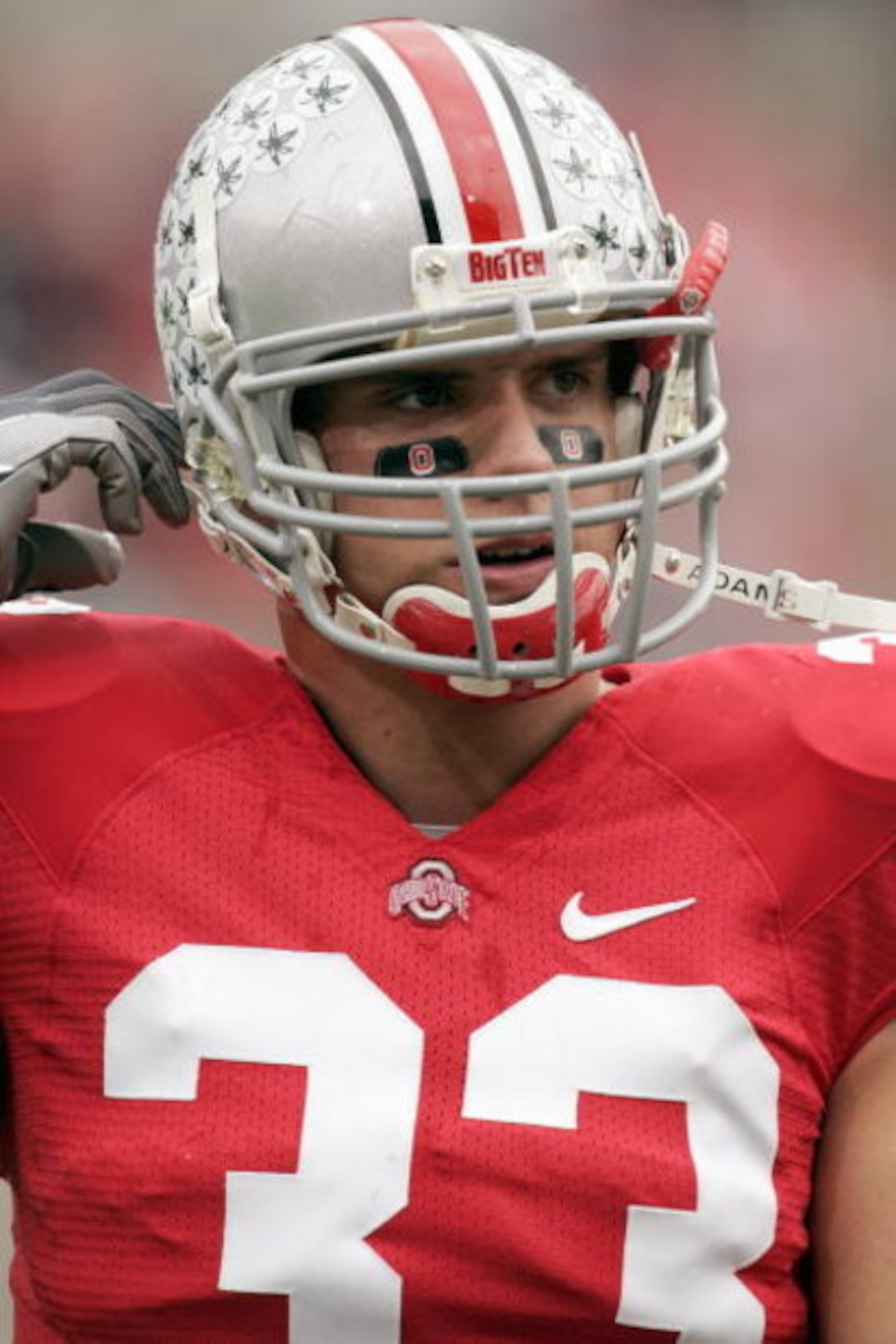 COLUMBUS - NOVEMBER 10: James Laurinaitis #33 of the Ohio State Buckeyes looks on during the game against the Illinois Fighting Illini at Ohio Stadium November 10, 2007 in Columbus, Ohio. Illinois defeated Ohio State 28-21. (Photo by David Maxwell/Getty I