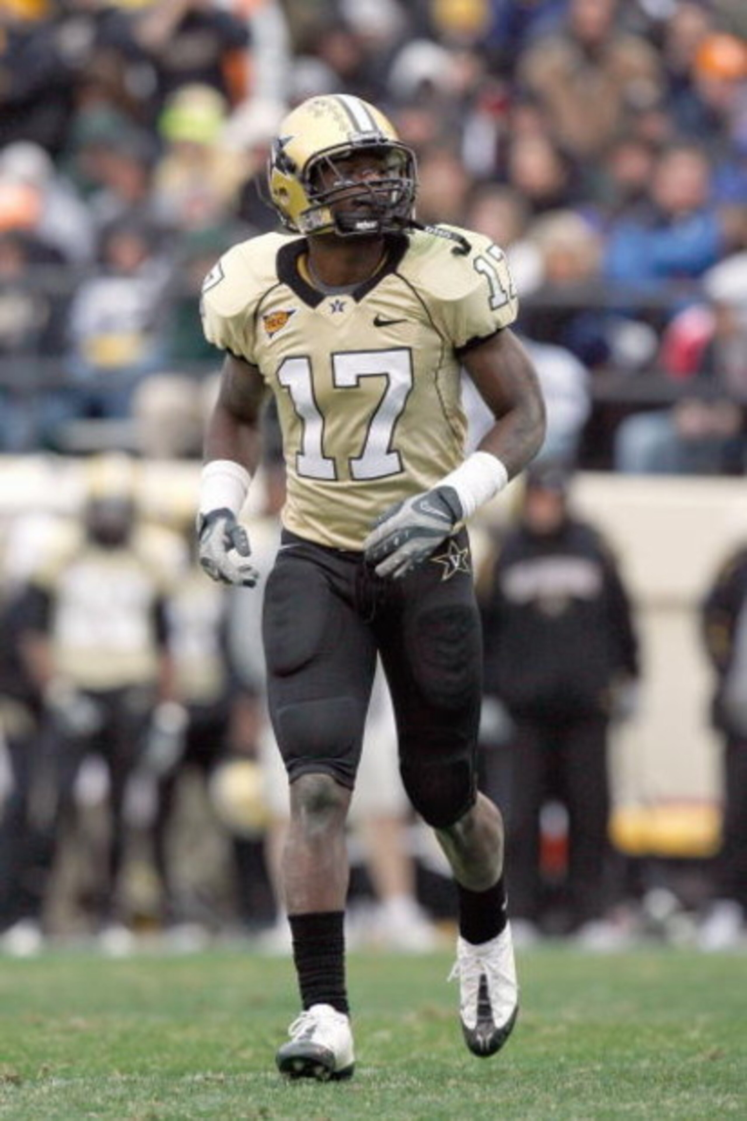 NASHVILLE, TN - NOVEMBER 22:  D.J. Moore #17 of the Vanderbilt Commodores jogs on the field during the game against the Tennessee Volunteers at Vanderbilt Stadium on November 22, 2008 in Nashville, North Carolina.  (Photo by Kevin C. Cox/Getty Images)