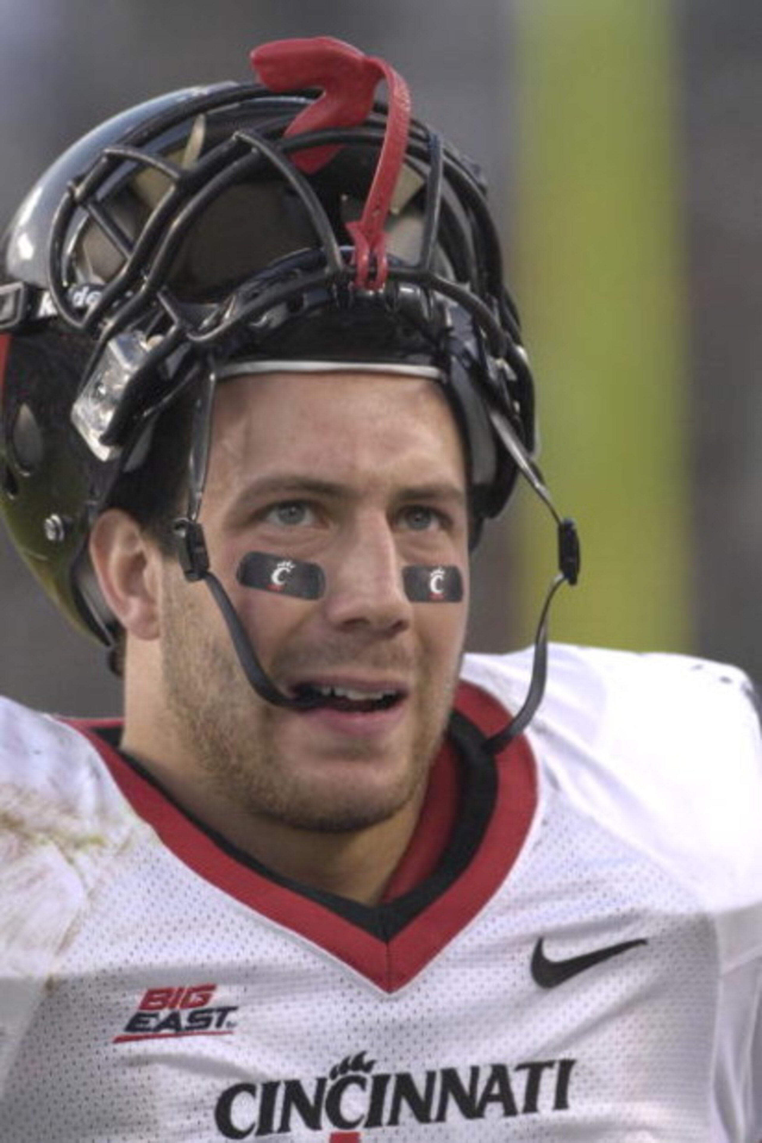 TAMPA, FL - NOVEMBER 3: Tight end Connor Barwin #89 of the  Cincinnati Bearcats watches play against the University of South Florida Bulls at Raymond James Stadium on November 3, 2007 in Tampa, Florida.  Cincinnati won 38 - 33. (Photo by Al Messerschmidt/