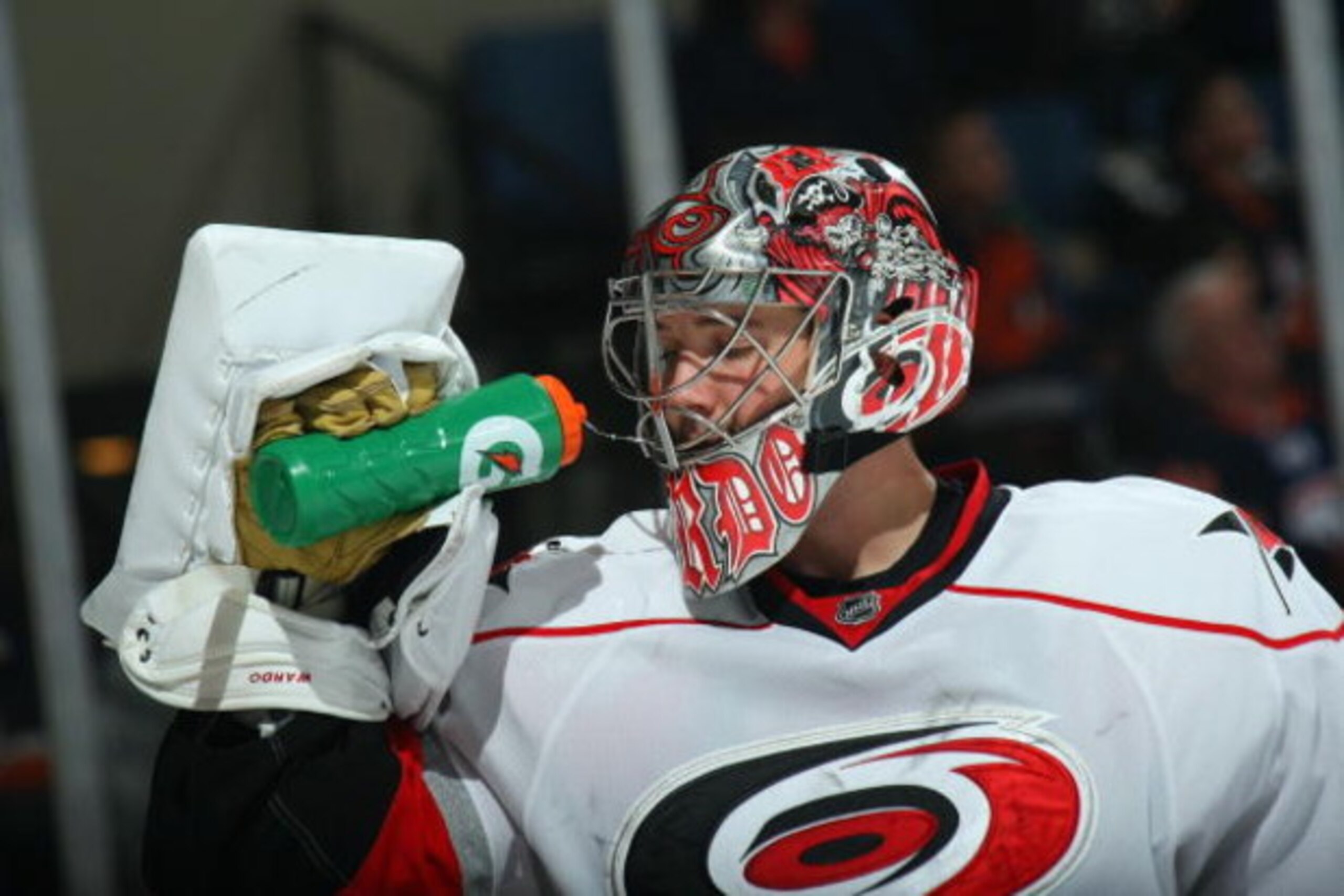 UNIONDALE, NY - FEBRUARY 19:  Cam Ward #30 of the Carolina Hurricanes takes a break during the game against the New York Islanders on February 19, 2009 at the Nassau Coliseum in Uniondale, New York.  (Photo by Bruce Bennett/Getty Images)