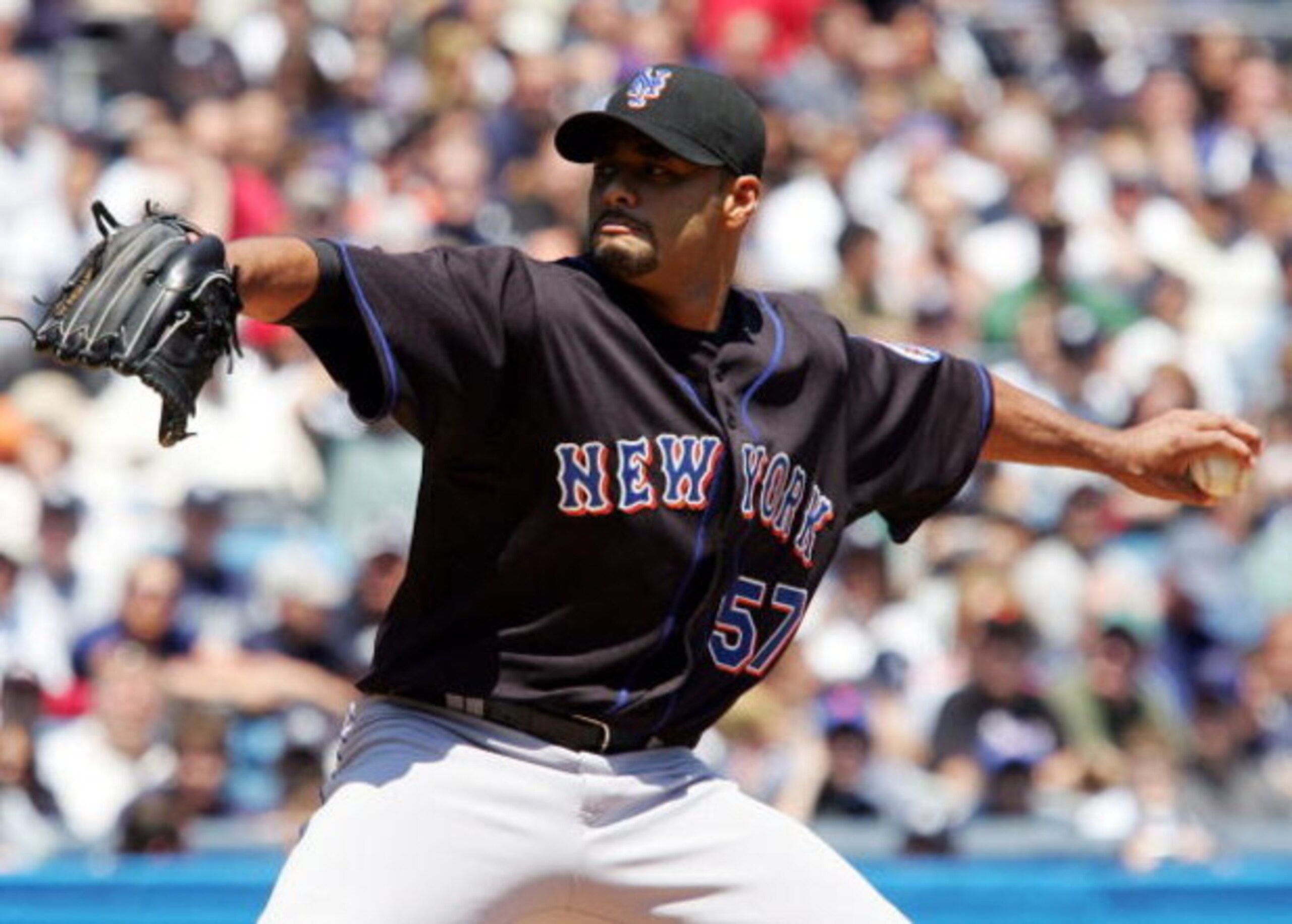 NEW YORK - MAY 17: Johan Santana #57 of the New York Mets pitches against the New York Yankees on May 17, 2008 at Yankee Stadium in the Bronx borough of New York City. (Photo by Jim McIsaac/Getty Images) NEW YORK - MAY 17: Johan Santana #57 of the New York Mets pitches against the New York Yankees on May 17, 2008 at Yankee Stadium in the Bronx borough of New York City. (Photo by Jim McIsaac/Getty Images)