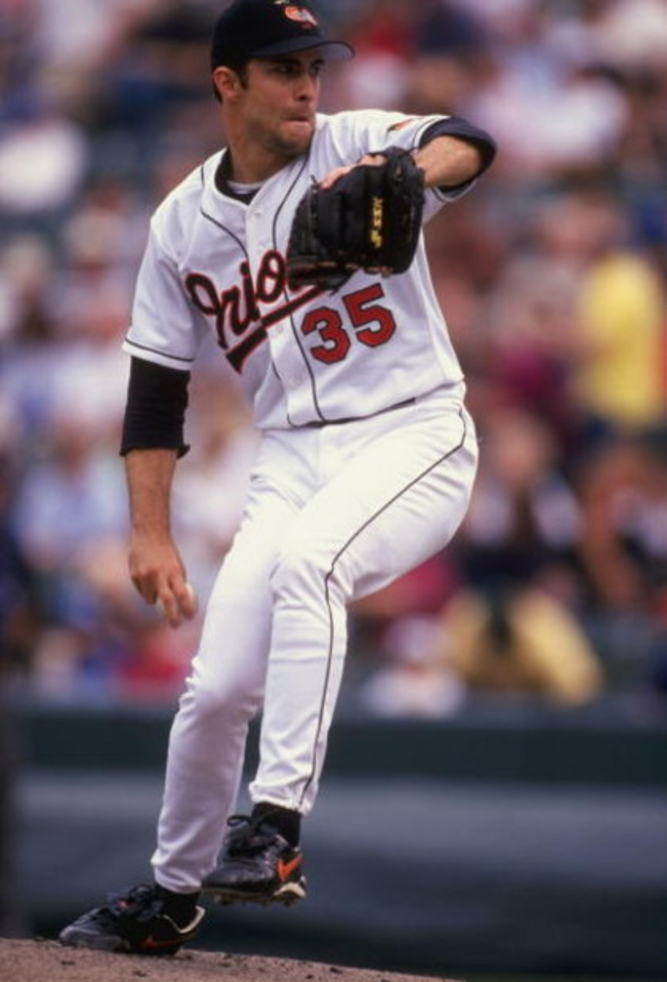 16 Apr 1998: Mike Mussina #35 of the Baltimore Orioles in action during a game against the Chicago White Sox at Camden Yards in Baltimore, Maryland. The White Sox defeated the Orioles 8-2. Mandatory Credit: Jamie Squire /Allsport 16 Apr 1998: Mike Mussina #35 of the Baltimore Orioles in action during a game against the Chicago White Sox at Camden Yards in Baltimore, Maryland. The White Sox defeated the Orioles 8-2. Mandatory Credit: Jamie Squire /Allsport