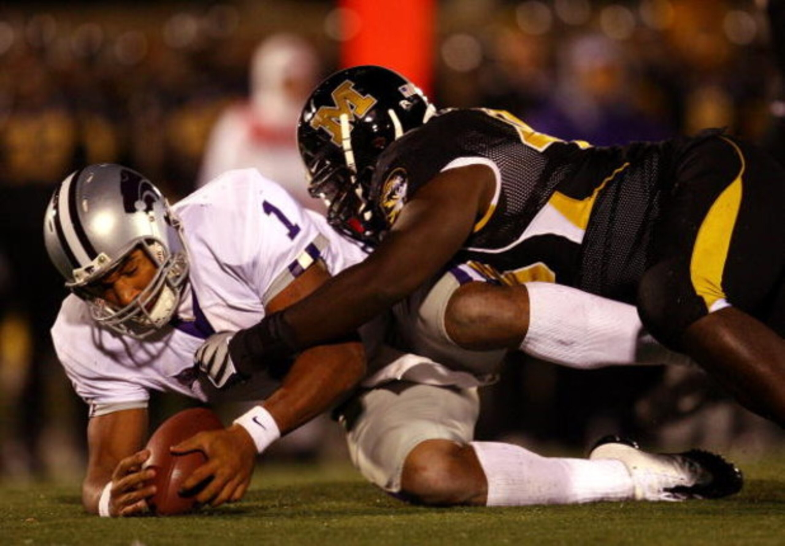COLUMBIA, MO - NOVEMBER 08:  Quarterback Josh Freeman #1 of the Kansas State Wildcats dives for a loose ball during the game against the Missouri Tigers on November 8, 2008 at Memorial Stadium in Columbia, Missouri.  (Photo by Jamie Squire/Getty Images)