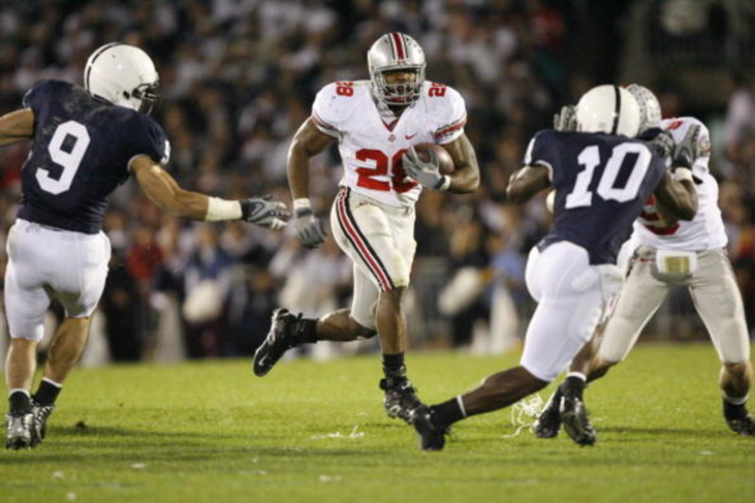 UNIVERSITY PARK, PA - OCTOBER 27: Running back Chris Wells #28 of the Ohio State Buckeyes carries the ball during the game against the Penn State Nittany Lions at Beaver Stadium on October 27, 2007 in University Park, Pennsylvania. Ohio State won 37-17. (