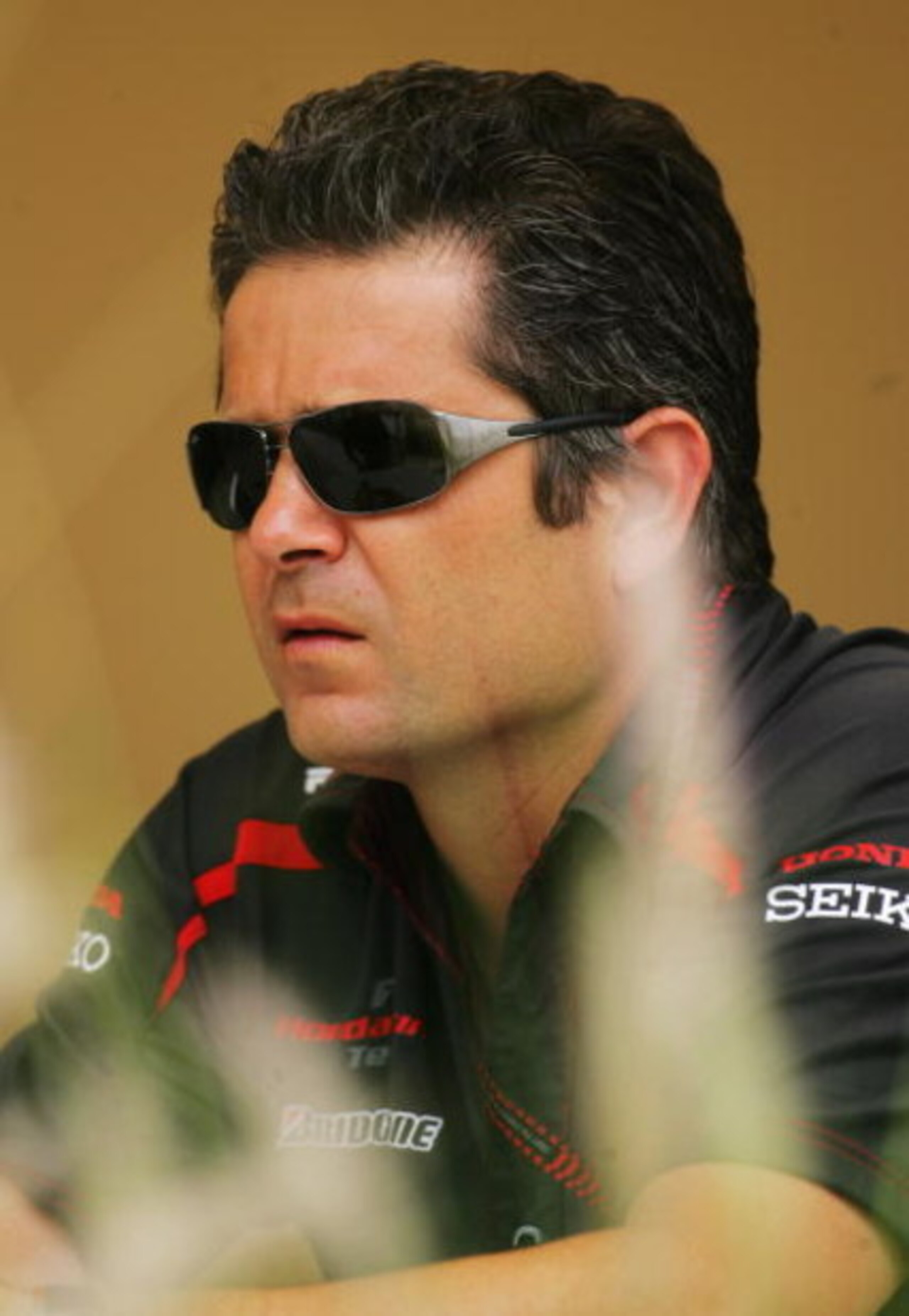 SAKHIR, BAHRAIN - APRIL 12: Honda Racing Sporting Director Gil de Ferran is interviewed in the paddock prior to the Bahrain Formula One Grand Prix at the Bahrain International Circuit on April 12, 2007 in Sakhir, Bahrain. (Photo by Bryn Lennon/Getty Ima SAKHIR, BAHRAIN - APRIL 12: Honda Racing Sporting Director Gil de Ferran is interviewed in the paddock prior to the Bahrain Formula One Grand Prix at the Bahrain International Circuit on April 12, 2007 in Sakhir, Bahrain. (Photo by Bryn Lennon/Getty Ima