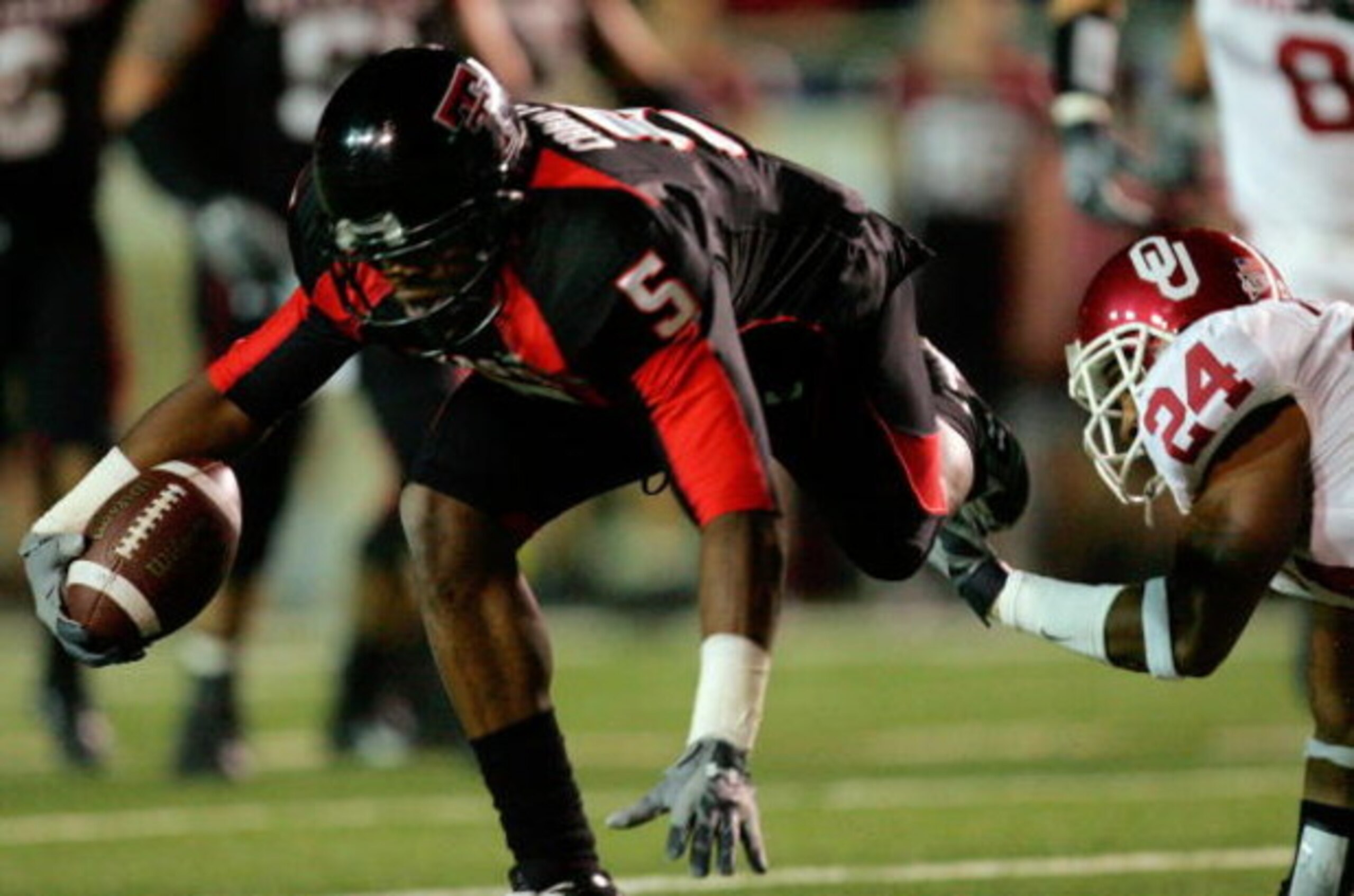 LUBBOCK, TX - NOVEMBER 17:  Wide receiver Michael Crabtree #5 of the Texas Tech Red Raiders makes a pass reception against Marcus Walker #24 of the Oklahoma Sooners in the first quarter at Jones AT&T Stadium on November 17, 2007 in Lubbock, Texas.  (Photo