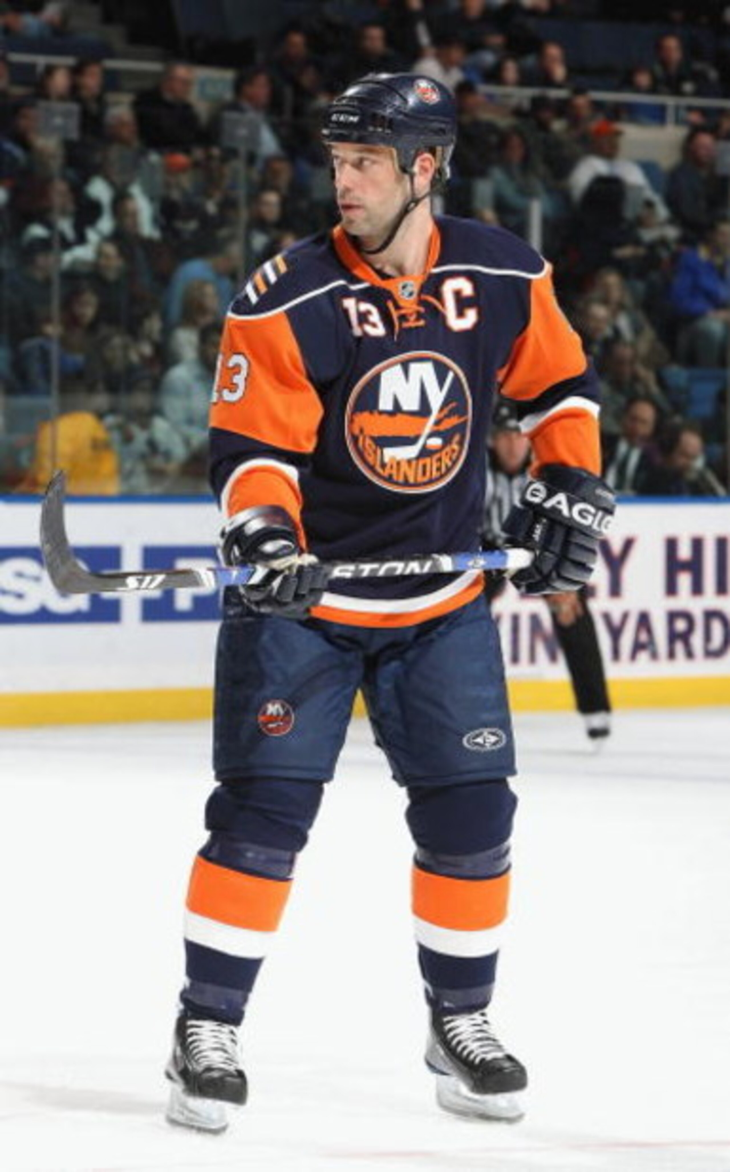 UNIONDALE, NY - FEBRUARY 26:  Bill Guerin #13  of the New York Islanders in action against the Toronto Maple Leafs during their game at the Nassau Coliseum on February 26, 2009 at the Nassau Coliseum in Uniondale, New York.  (Photo by Al Bello/Getty Image