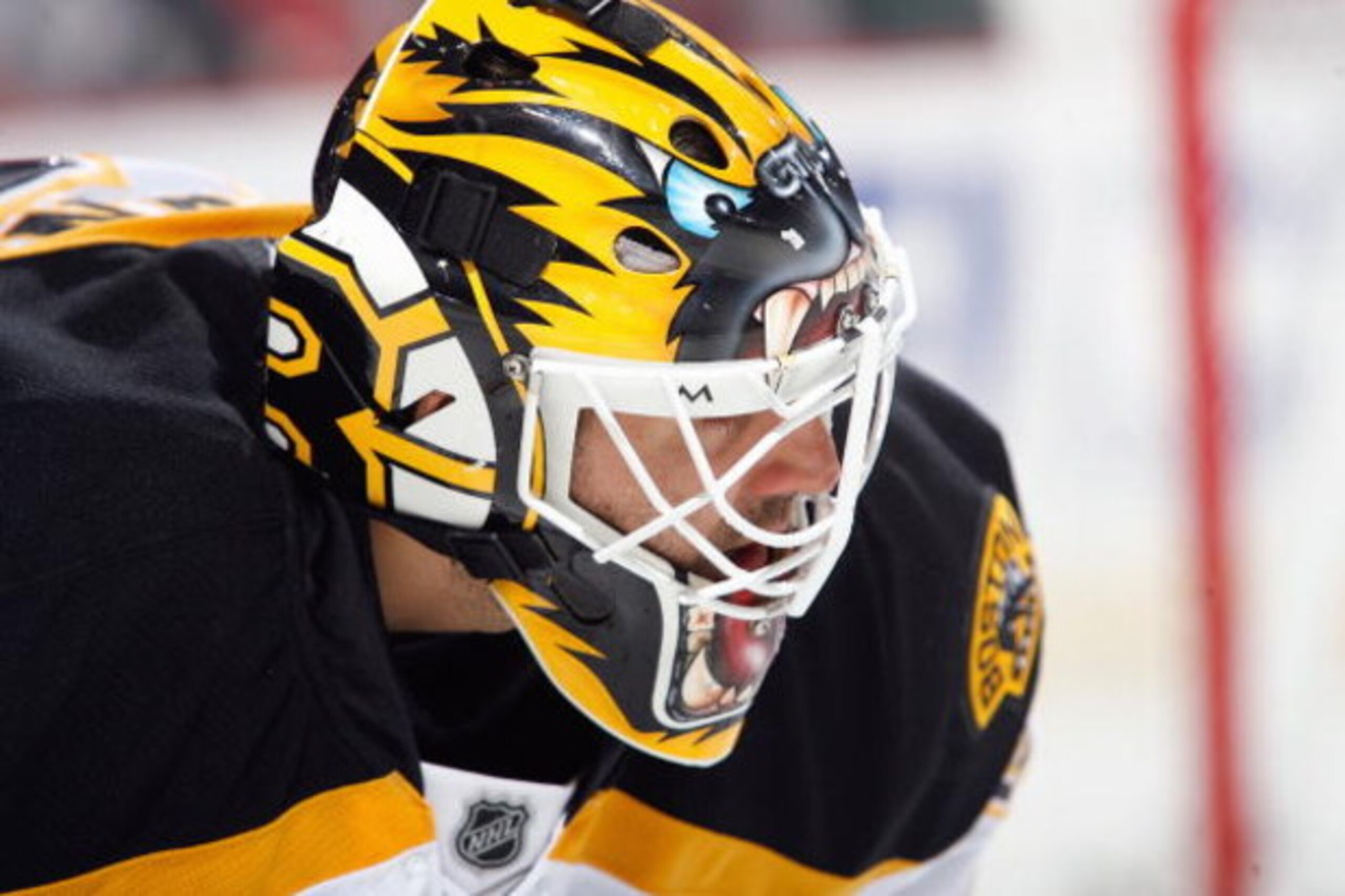BUFFALO - OCTOBER 21:  Goalie Manny Fernandez #35 of the Boston Bruins guards the net during the game against the Buffalo Sabres on October 21, 2008 at HSBC Arena in Buffalo, New York. (Photo by: Rick Stewart/Getty Images)