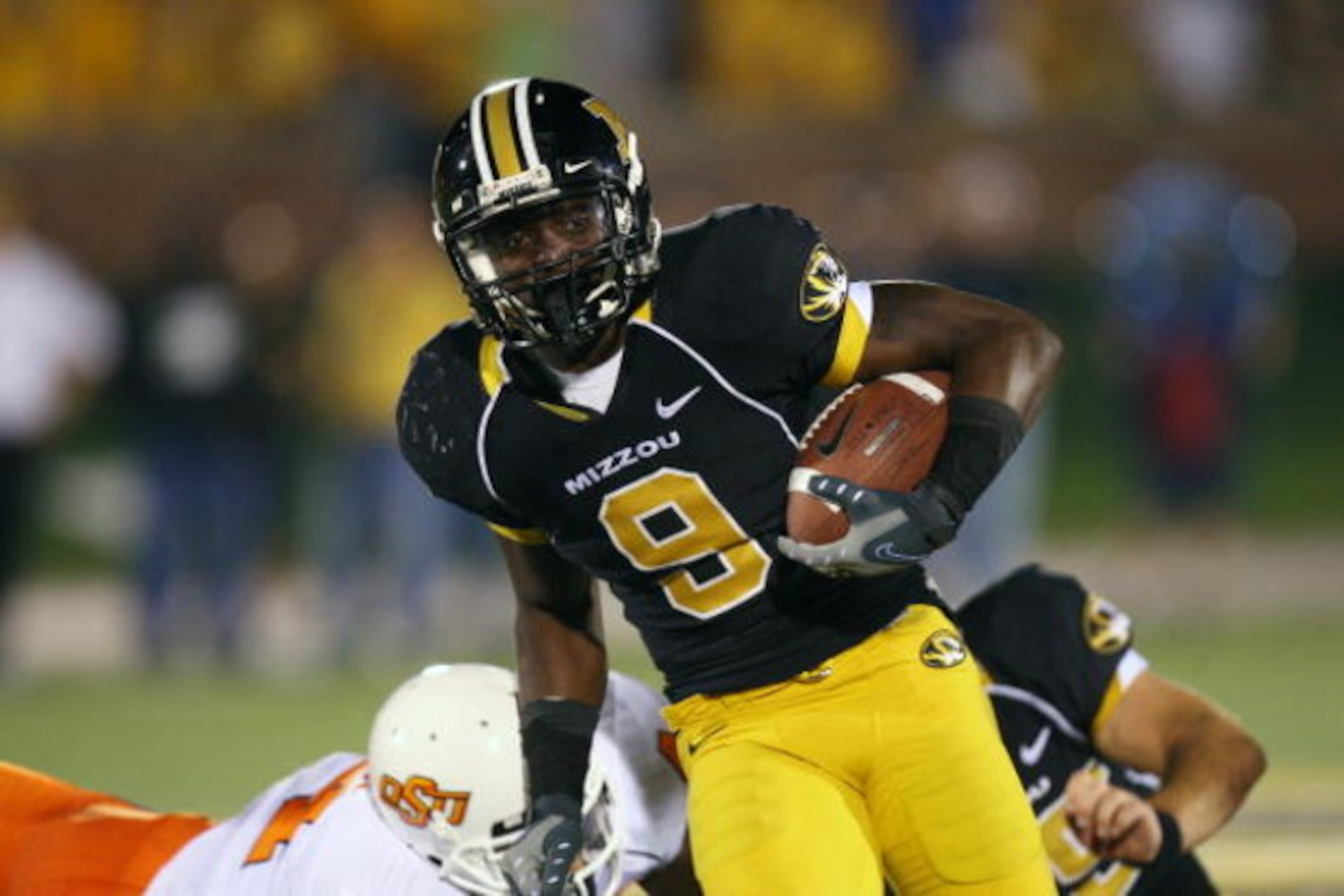 COLUMBIA, MO - OCTOBER 11:  Jeremy Maclin #9 of the Missouri Tigers runs for yardage against the Oklahoma State Cowboys on October 11, 2008 at Memorial Stadium in Columbia, Missouri.  (Photo by G. Newman Lowrance/Getty Images)