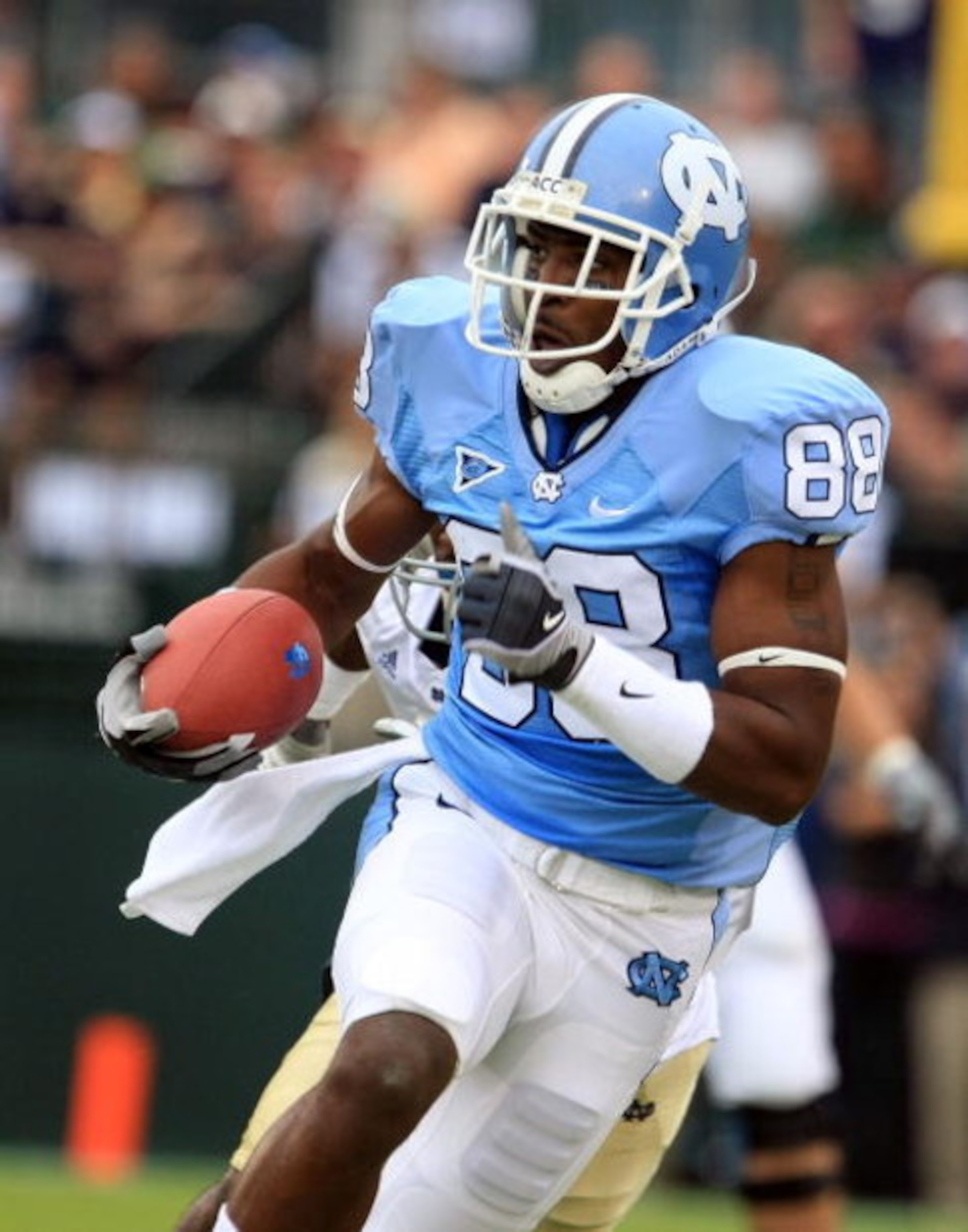 CHAPEL HILL, NC - OCTOBER 11:  Hakeen Nicks #88 of the North Carolina Tar Heels runs upfield against the Notre Dame Fighting Irish at Kenan Stadium October 11, 2008 in Chapel Hill, North Carolina.  (Photo by Scott Halleran/Getty Images)