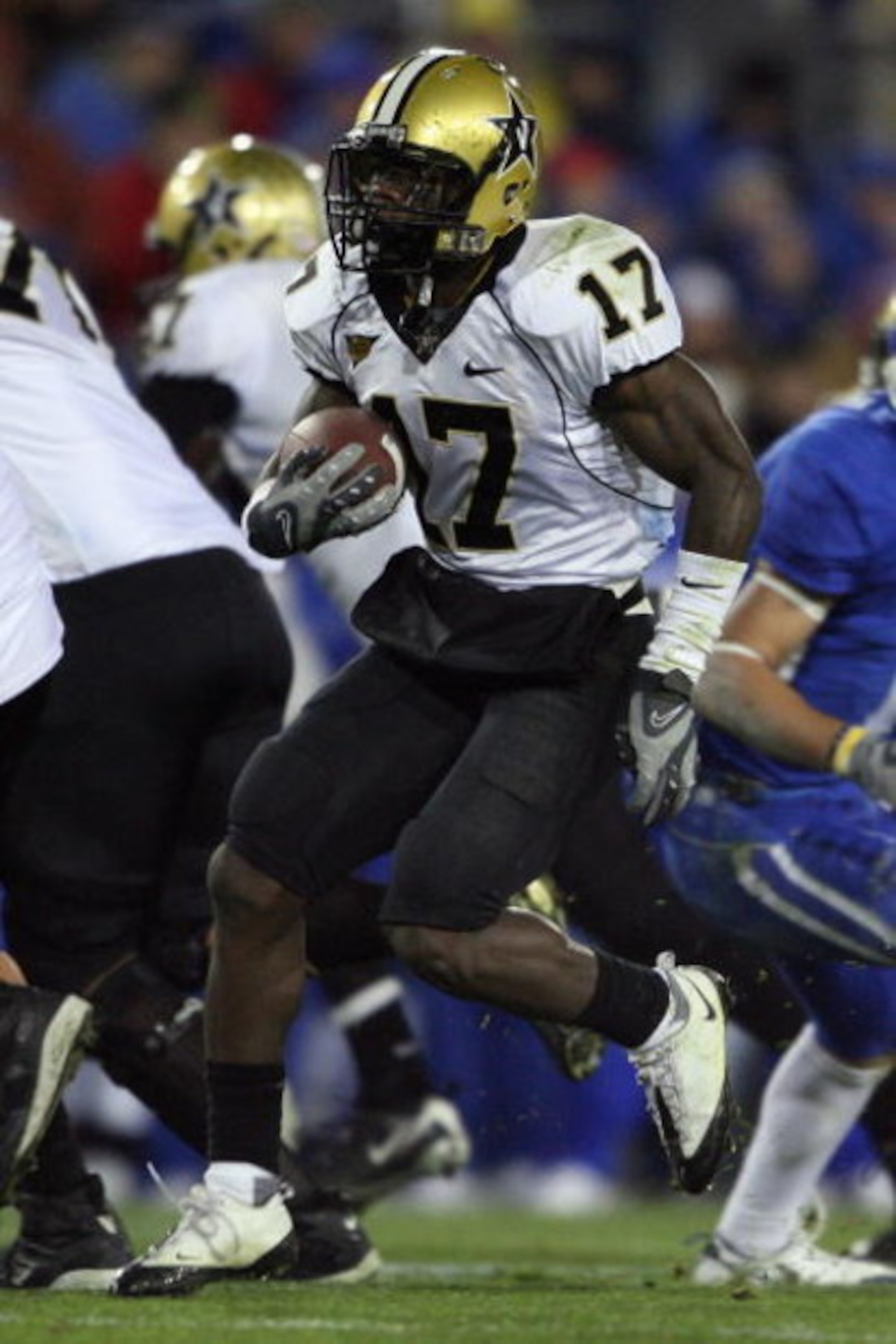 LEXINGTON, KY - NOVEMBER 15:  D.J. Moore #17 of the Vanderbilt Commodores carries the ball during the game against the Kentucky Wildcats on November 15, 2008 at Commonwealth Stadium in Lexington, Kentucky.  (Photo by Andy Lyons/Getty Images)