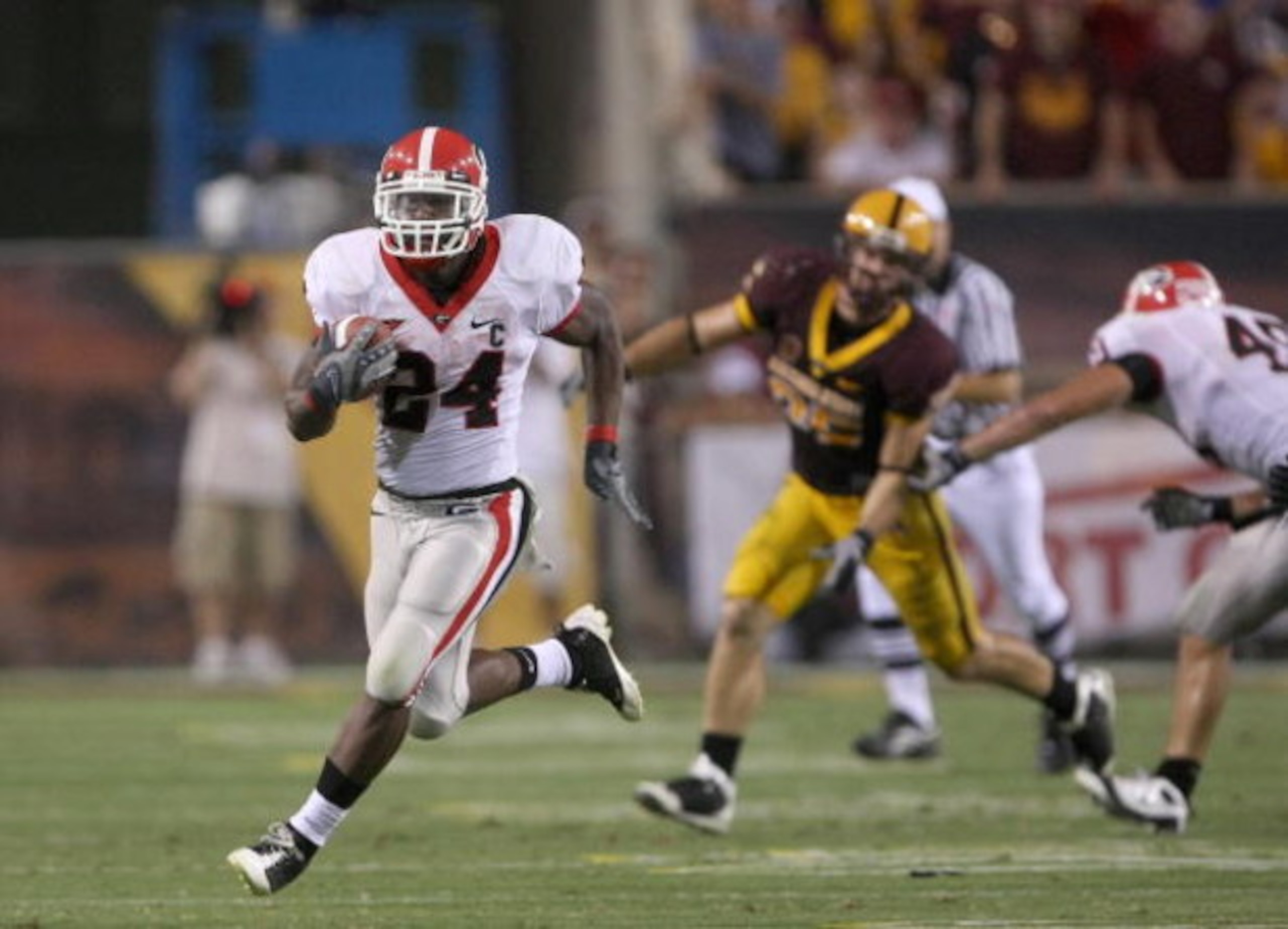 TEMPE, AZ - SEPTEMBER 20:  Tailback Knowshon Moreno #24 of the Georgia Bulldogs carris the ball against the Arizona State Sun Devils on September 20, 2008 at Sun Devil Stadium in Tempe, Arizona.  Georgia won 27-10.  (Photo by Stephen Dunn/Getty Images)