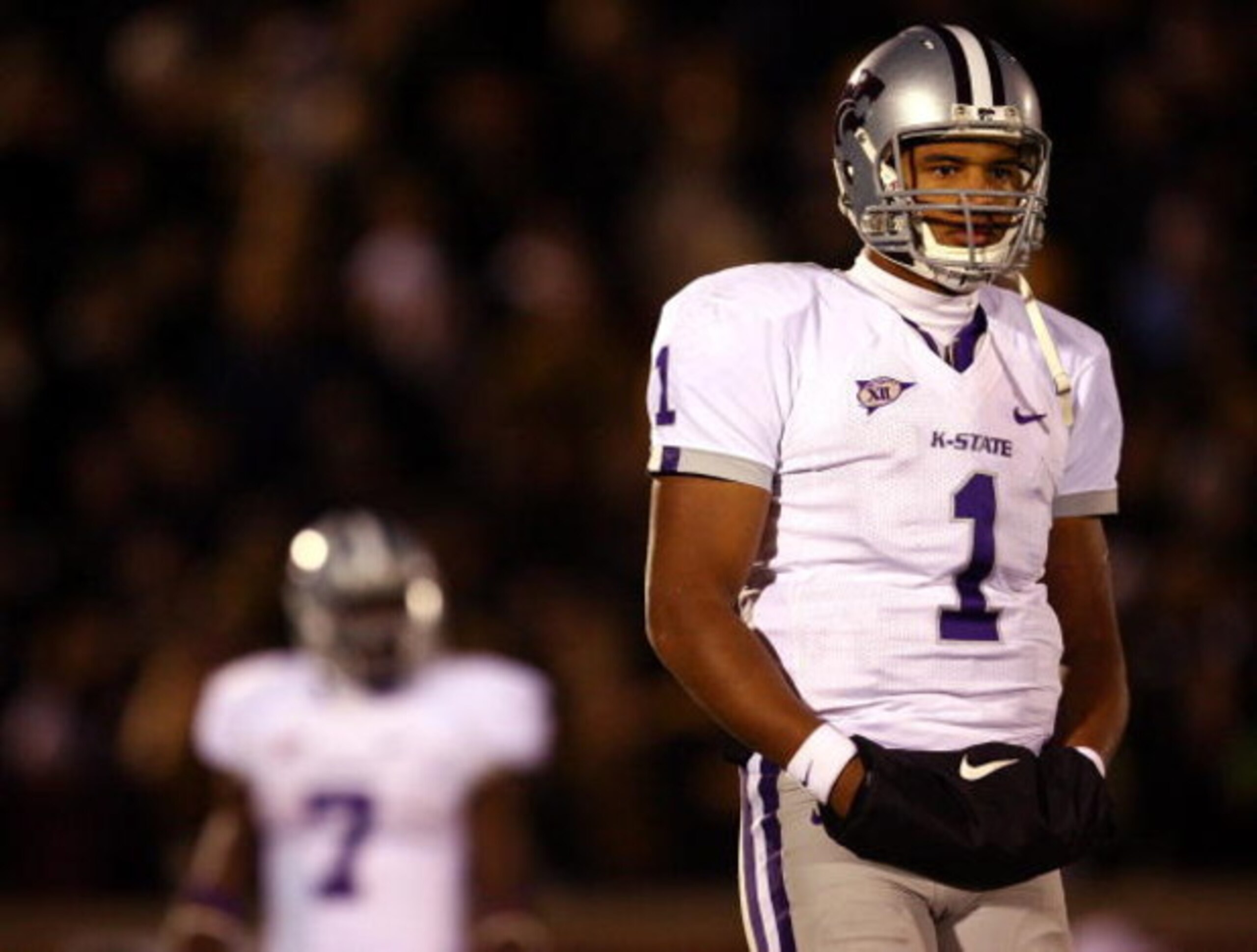 COLUMBIA, MO - NOVEMBER 08:  Quarterback Josh Freeman #1 of the Kansas State Wildcats looks for a signal during the game against the Missouri Tigers on November 8, 2008 at Memorial Stadium in Columbia, Missouri.  (Photo by Jamie Squire/Getty Images)