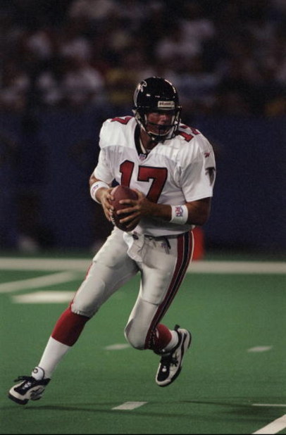 14 Aug 1998:  Quarterback Steve DeBerg #17 of the Atlanta Falcons in action during a pre-season game against the Detroit Lions at the Pontiac Silverdome in Pontiac, Michigan. The Falcons defeated the Lions 7-3.