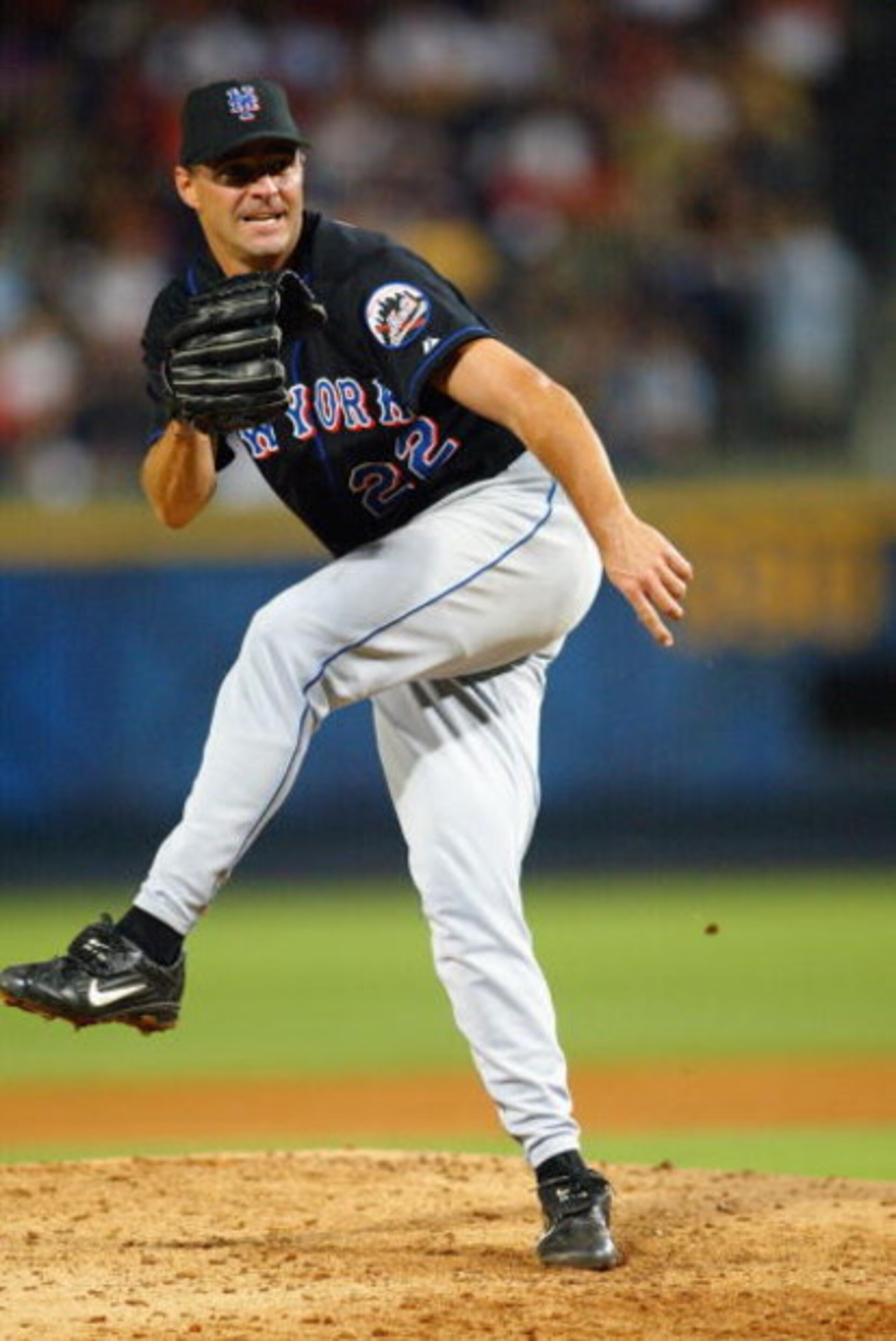 ATLANTA - AUGUST 28:  Starting pitcher Al Leiter #22 of the New York Mets pitches against the Atlanta Braves on August 28, 2003 at Turner Field in Atlanta, Georgia.  The Mets defeated the Braves 3-1.  (Photo by Jamie Squire/Getty Images)