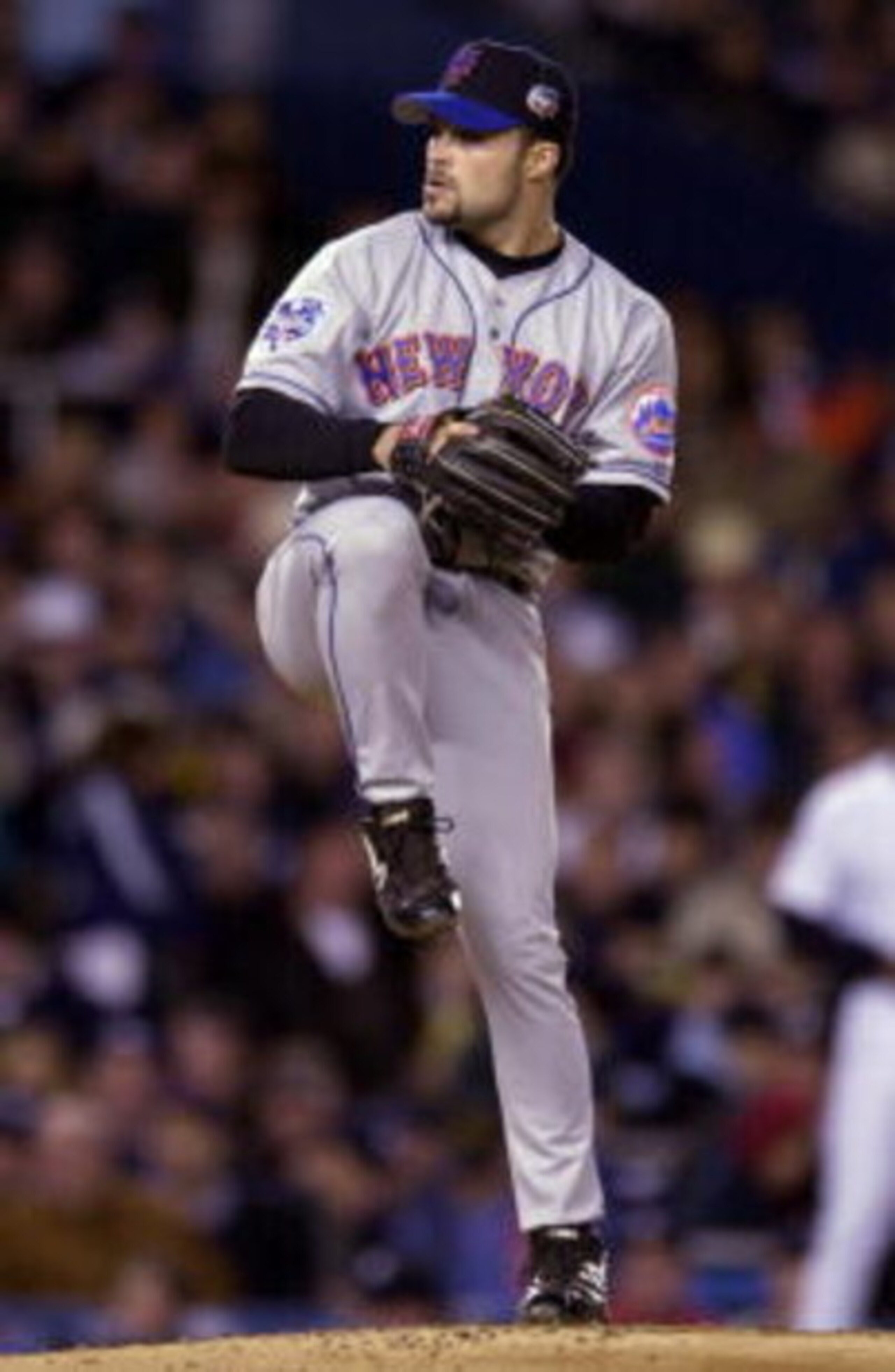 22 Oct 2000:  Starting pitcher #32 Mike Hampton of the New York Mets throws a pitch against the New York Yankees during Game 2 of the MLB World Series at Yankee Stadium in the Bronx, New York. <DIGITAL IMAGE> Mandatory Credit: Ezra Shaw/ALLSPORT