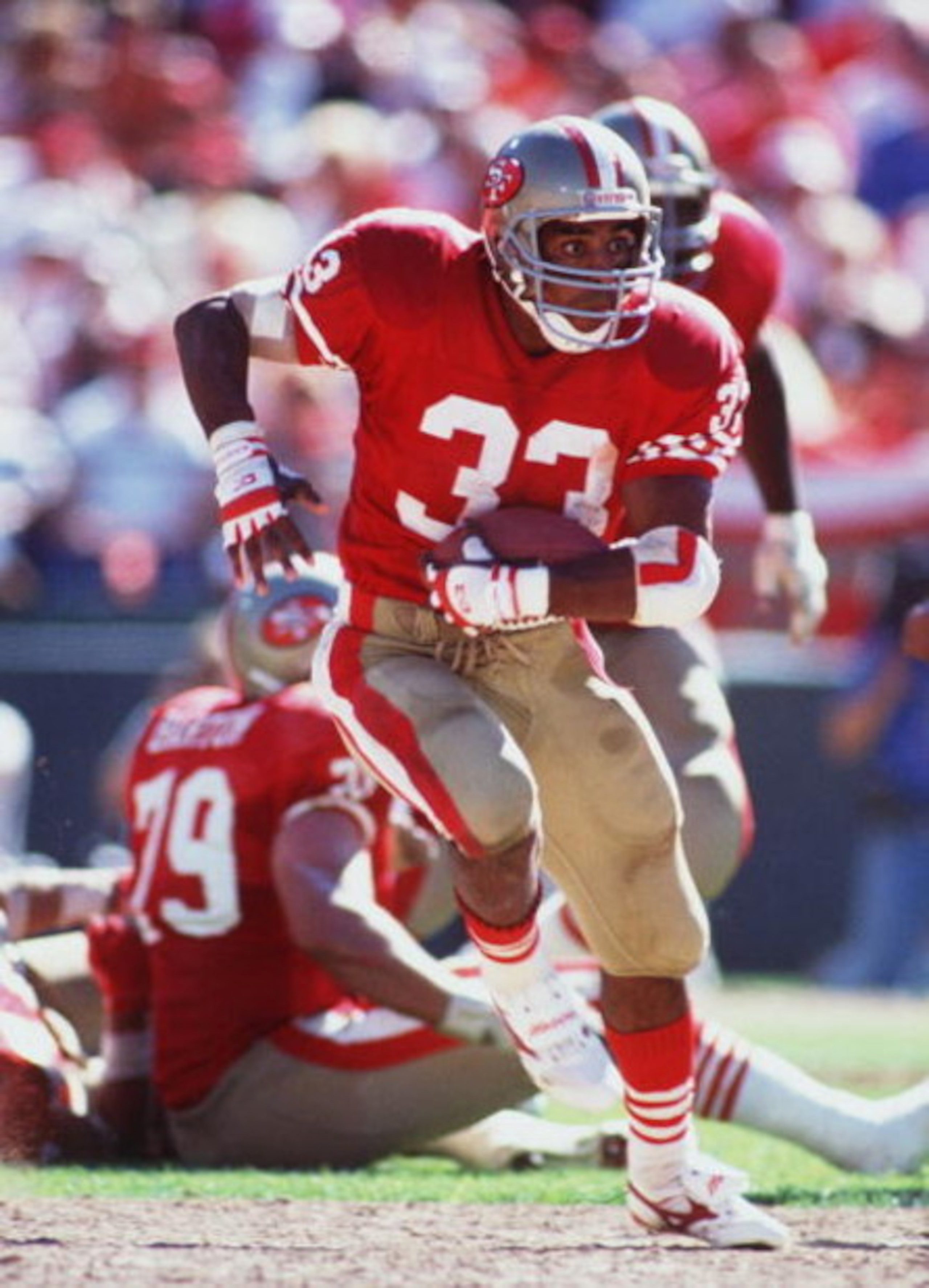16 SEP 1990: SAN FRANCISCO RUNNING BACK ROGER CRAIG CARRIES THE FOOTBALL IN THE OPEN FIELD DURING THE 49ERS 26-13 VICTORY OVER THE WASHINGTON REDSKINS AT CANDLESTICK PARK IN SAN FRANCISCO, CALIFORNIA. Mandatory Credit: Mike Powell/ALLSPORT 16 SEP 1990: SAN FRANCISCO RUNNING BACK ROGER CRAIG CARRIES THE FOOTBALL IN THE OPEN FIELD DURING THE 49ERS 26-13 VICTORY OVER THE WASHINGTON REDSKINS AT CANDLESTICK PARK IN SAN FRANCISCO, CALIFORNIA. Mandatory Credit: Mike Powell/ALLSPORT