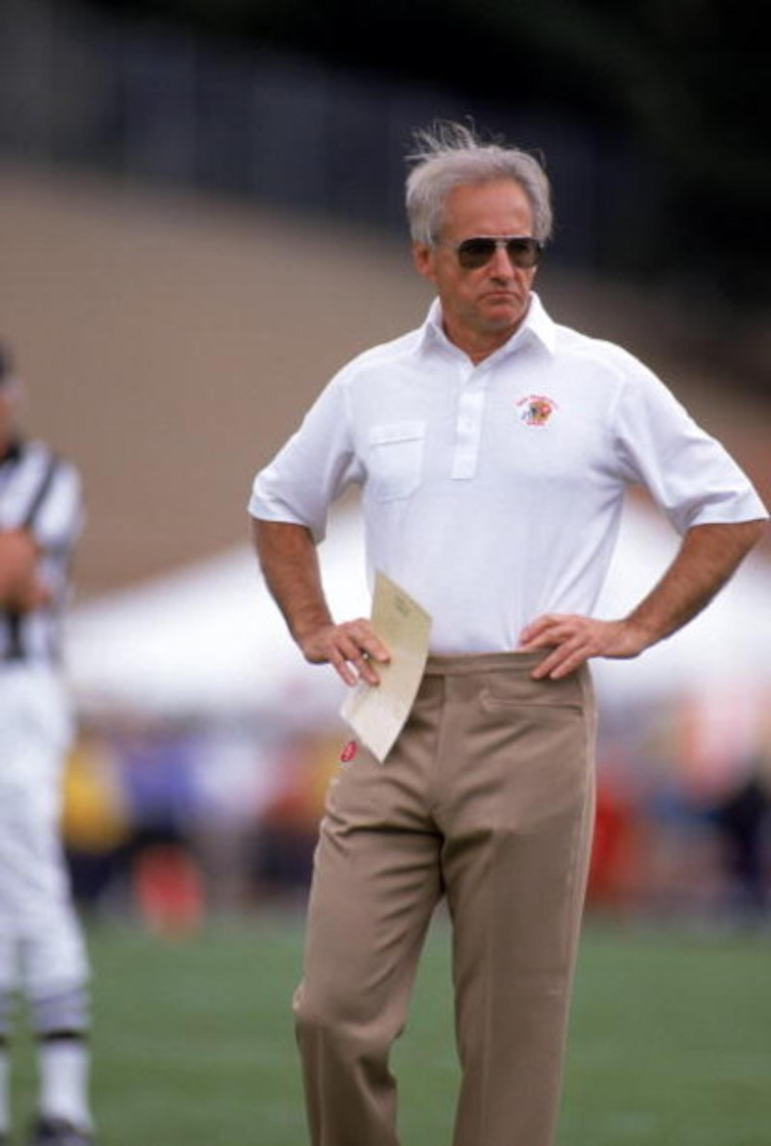 STANFORD, CA - OCTOBER 22: Head coach George Seifert of the San Francisco 49ers looks on during a game against New England Patriots at Stanford Stadium on October 22, 1989 in Stanford, California. The 49ers won 37-20. Seifert ran his record 6-1 in his STANFORD, CA - OCTOBER 22: Head coach George Seifert of the San Francisco 49ers looks on during a game against New England Patriots at Stanford Stadium on October 22, 1989 in Stanford, California. The 49ers won 37-20. Seifert ran his record 6-1 in his