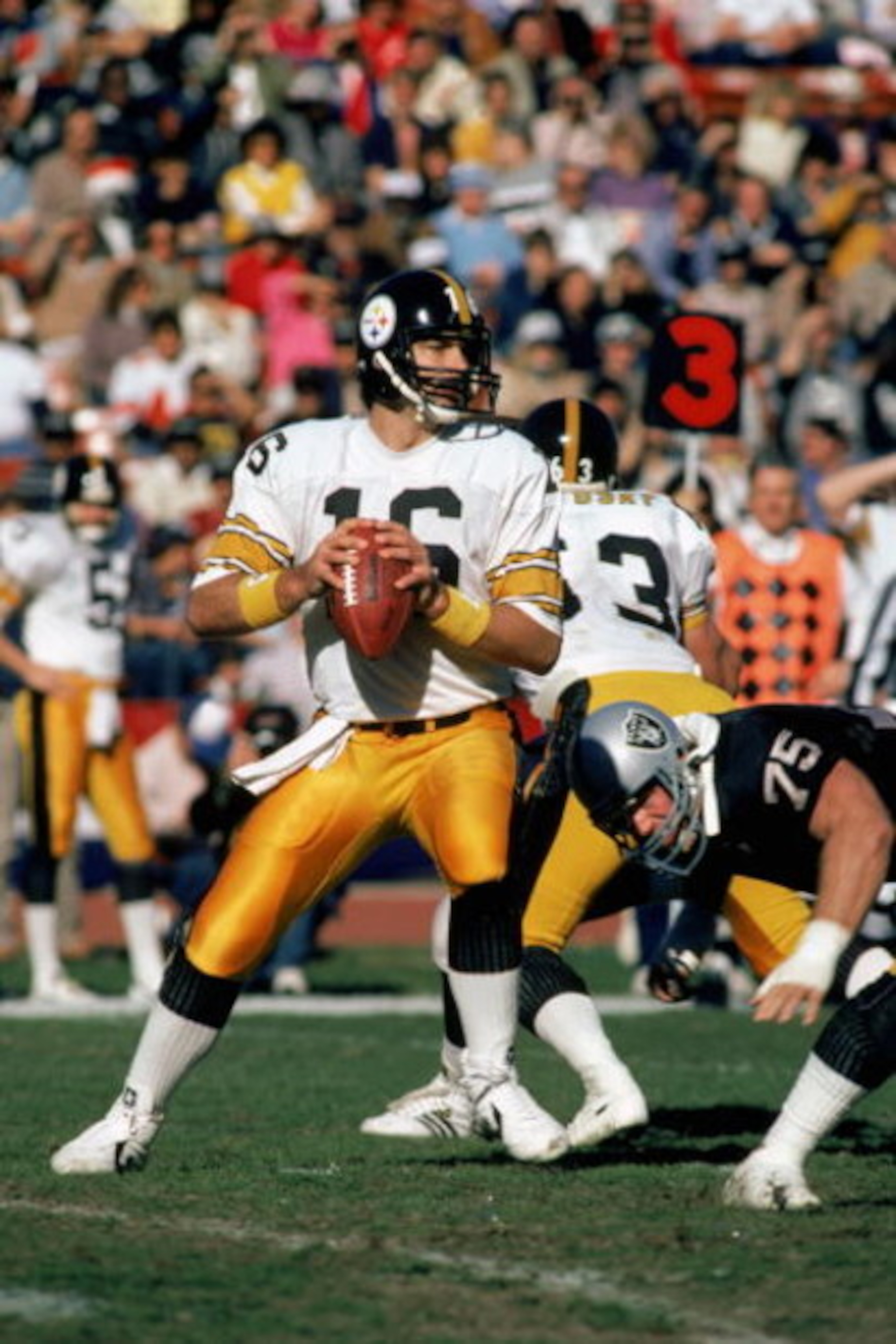 OAKLAND, CA ?? 1984: Quarterback Mark Malone #16 of the Pittsburgh Steelers finds a receiver during a 1984 NFL game against the Oakland Raiders at the Oakland Coliseum in Oakland, California. (Photo by Tony Duffy/Getty Images) OAKLAND, CA ?? 1984: Quarterback Mark Malone #16 of the Pittsburgh Steelers finds a receiver during a 1984 NFL game against the Oakland Raiders at the Oakland Coliseum in Oakland, California. (Photo by Tony Duffy/Getty Images)