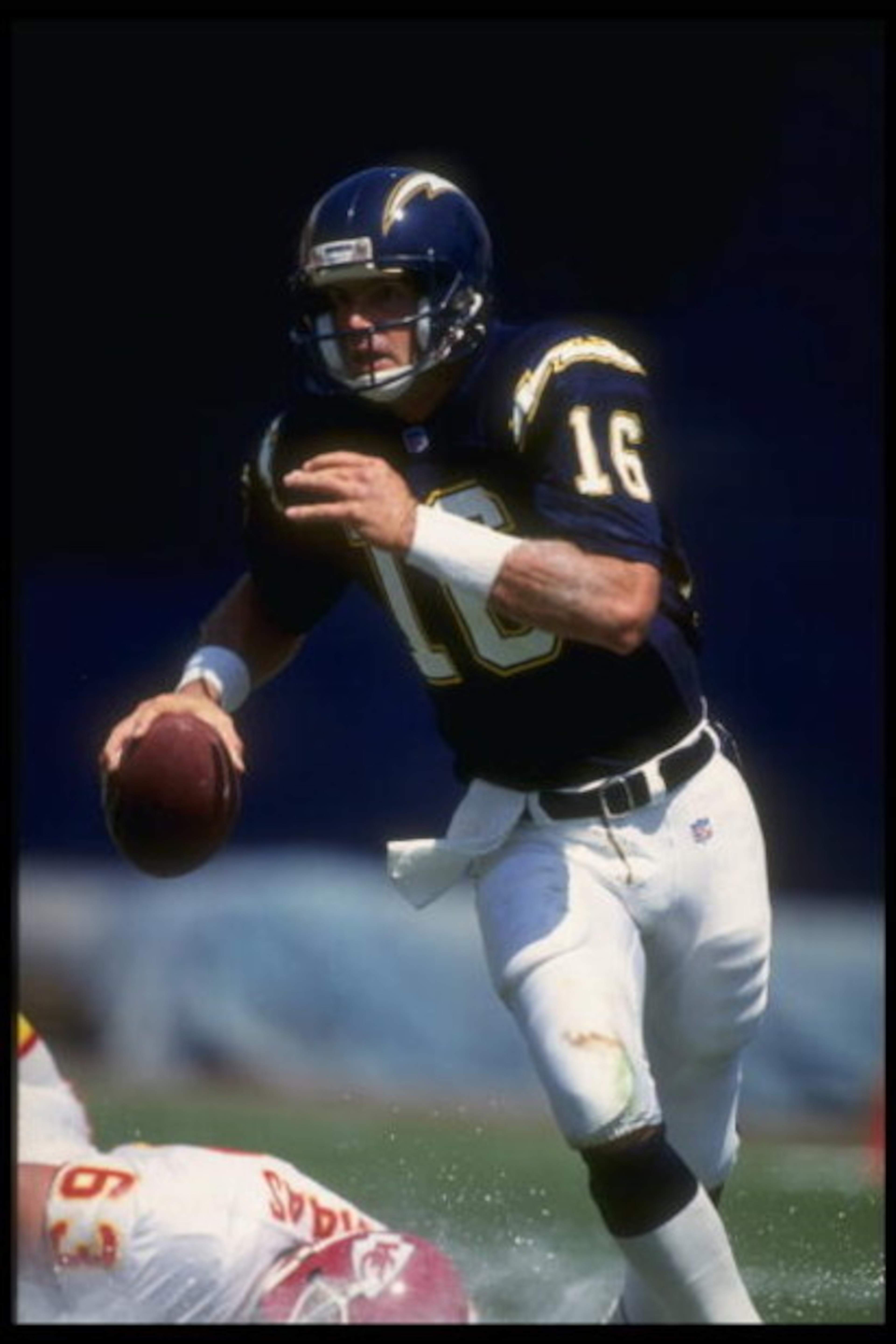 6 Sep 1992: Quarterback Bob Gagliano of the San Diego Chargers looks to pass the ball during a game against the Kansas City Chiefs at Jack Murphy Stadium in San Diego, California. The Chiefs won the game, 24-10. Mandatory Credit: Mike Powell /Allsport 6 Sep 1992: Quarterback Bob Gagliano of the San Diego Chargers looks to pass the ball during a game against the Kansas City Chiefs at Jack Murphy Stadium in San Diego, California. The Chiefs won the game, 24-10. Mandatory Credit: Mike Powell /Allsport