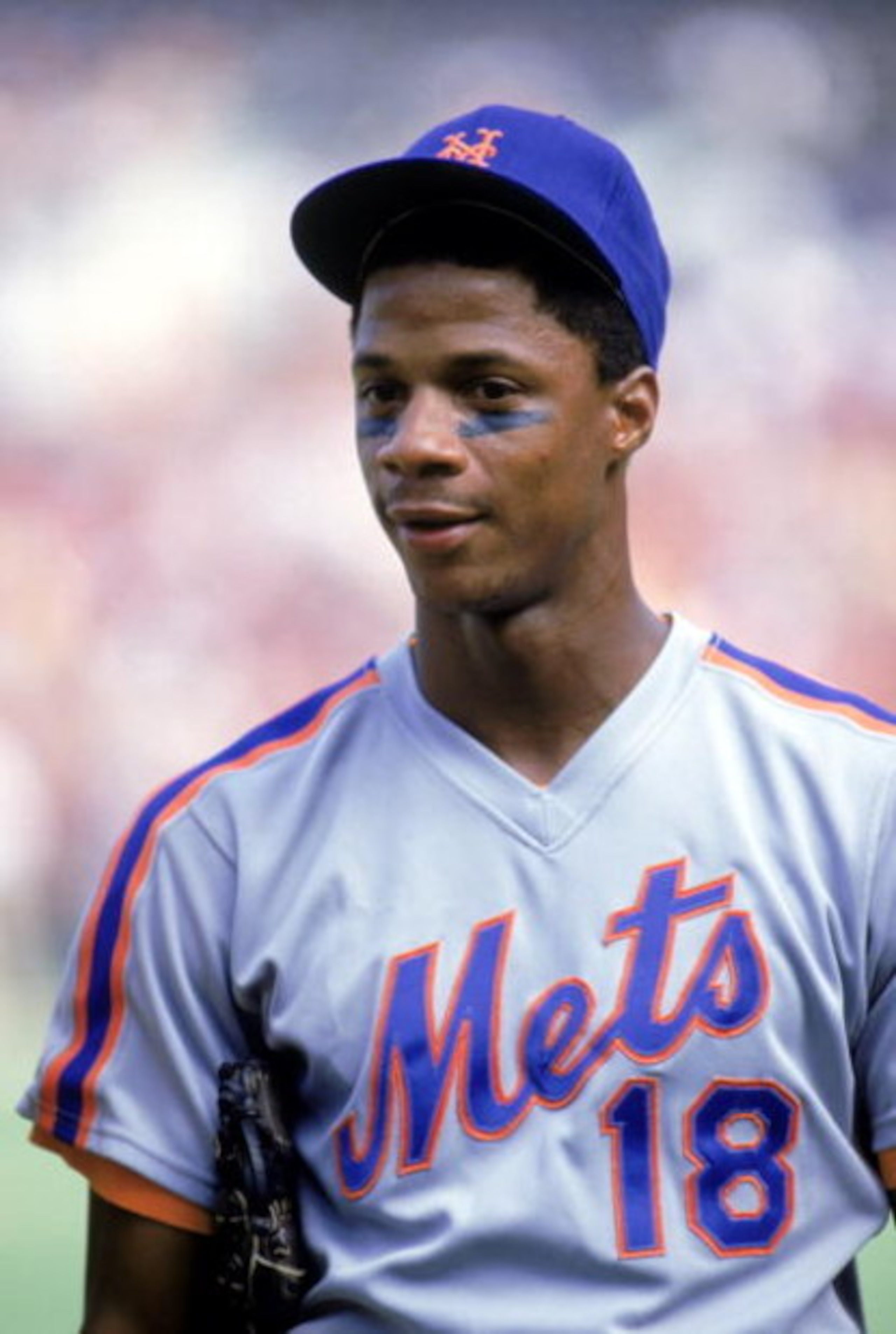 1990: Darryl Strawberry of the New York Mets looks on during a game in the 1990 season. (Photo by: Stephen Dunn/Getty Images
