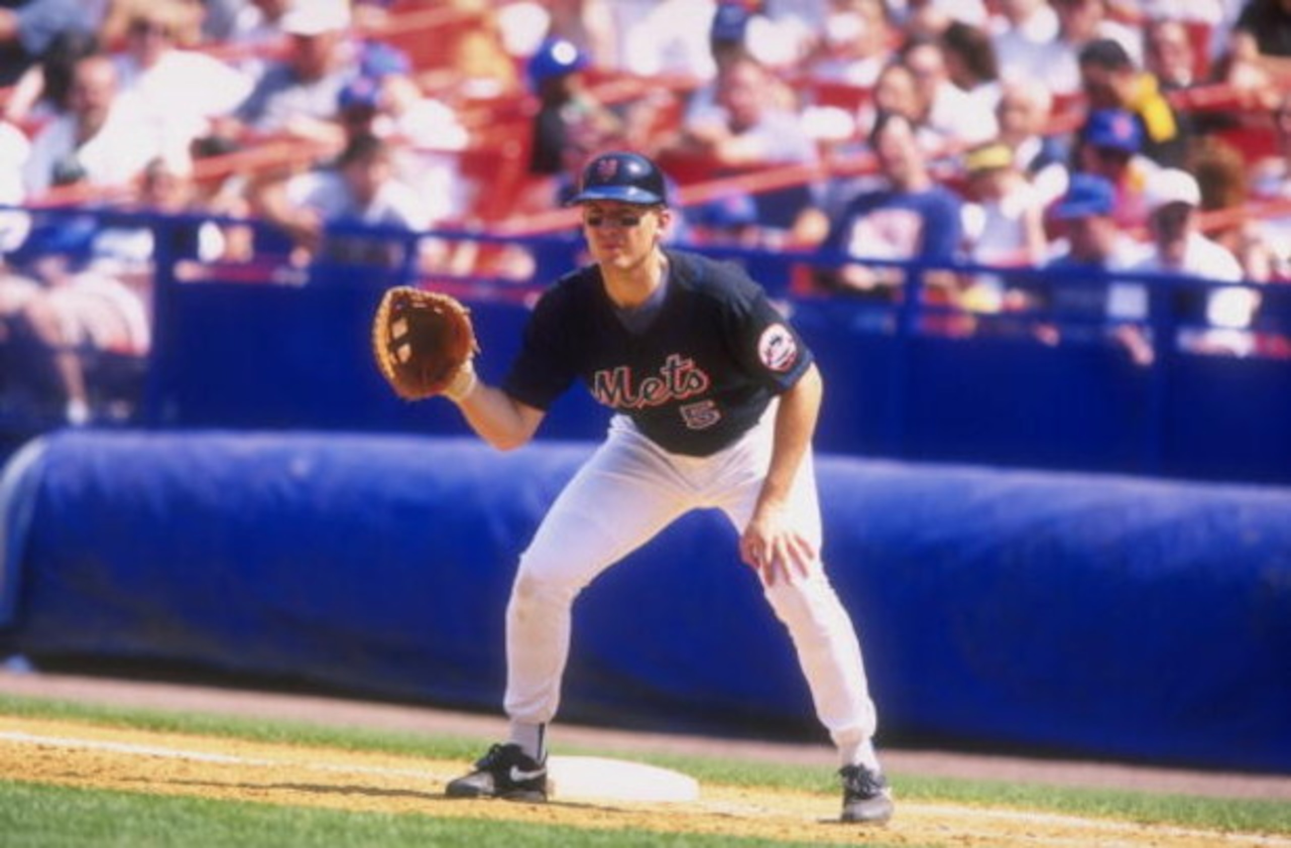 24 May 1998: John Olerud #5 of the New York Mets in action during a agme against the Milwaukee Brewers at Shea Stadium in Flushing, New York. The Mets defeated the Brewers 8-3.
