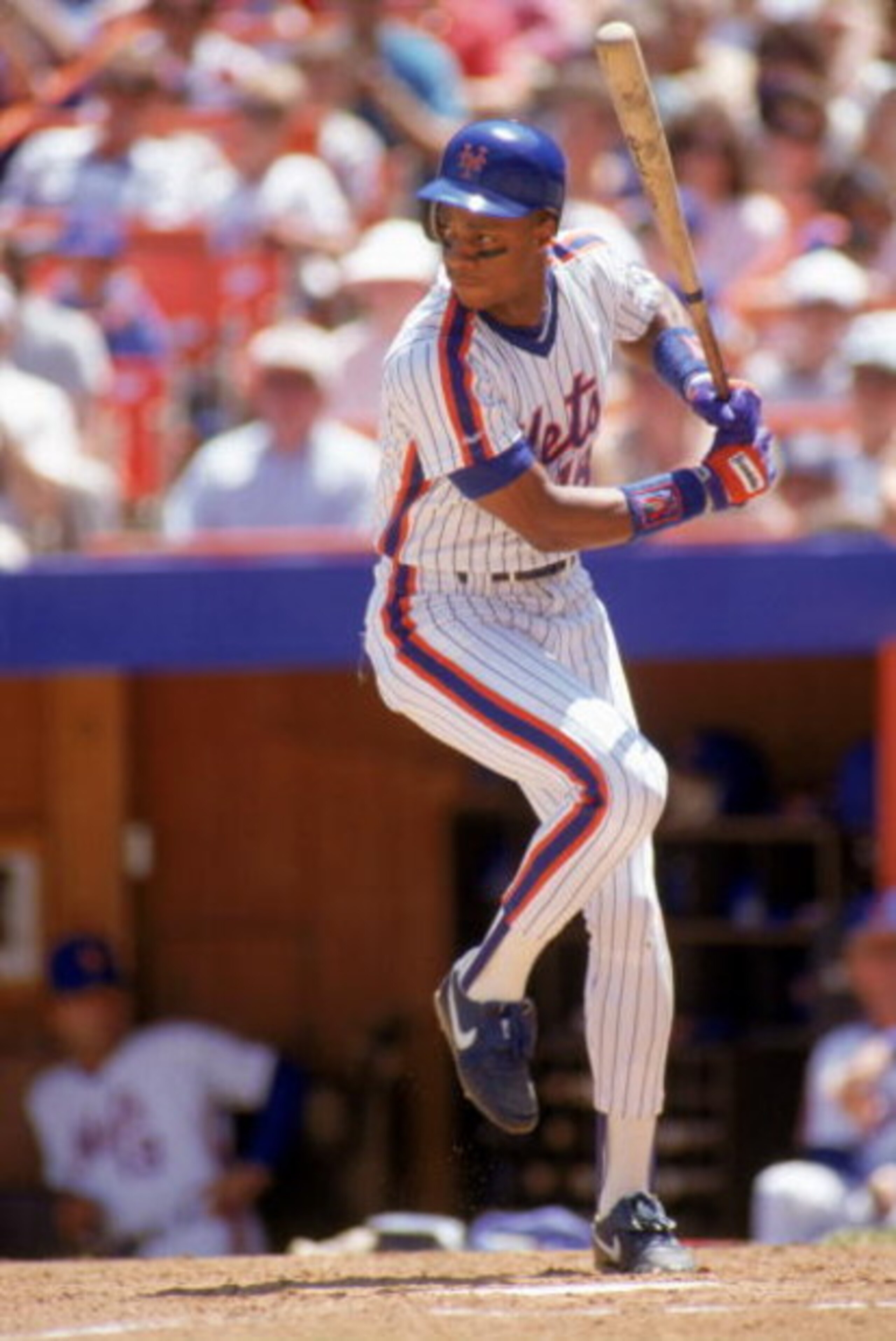 1990: Darryl Strawberry of the New York Mets steps into the swing during a game in the 1990 season. (Photo by: Scott Halleran/Getty Images