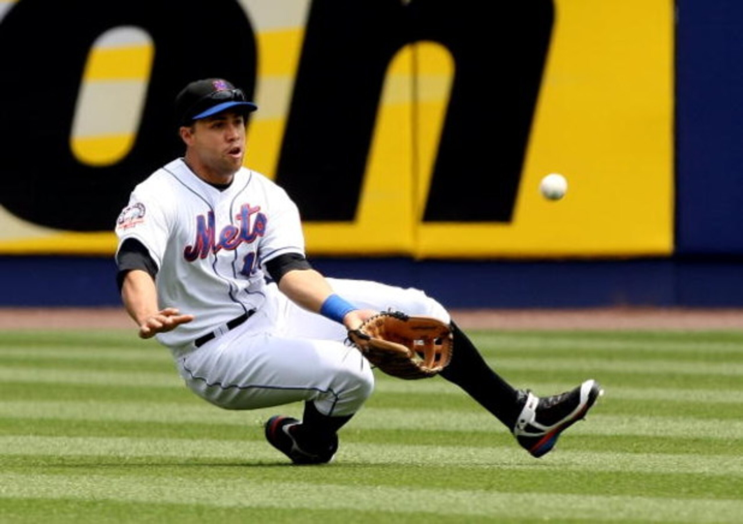 NEW YORK - MAY 15:  Carlos Beltran #15 of the New York Mets makes a diving catch from a ball hit by Cristian Guzman #15 of the Washington Nationals during the first inning on May 15, 2008 at Shea Stadium in the Flushing neighborhood of the Queens borough 