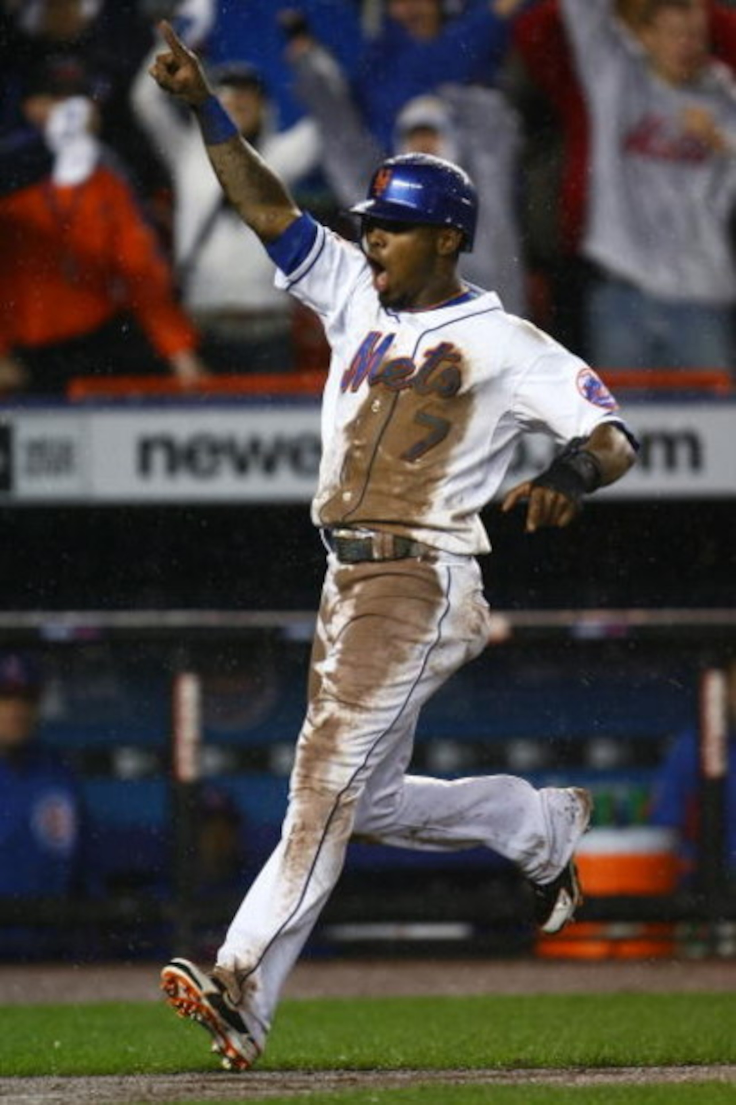 NEW YORK - SEPTEMBER 25:  Jose Reyes #7 of the Mets celebrates as he runs to home plate to score the winning run off a Carlos Beltran #15 base hit in the ninth inning against the Chicago Cubs during the MLB game against the Chicago Cubs at Shea Stadium Se