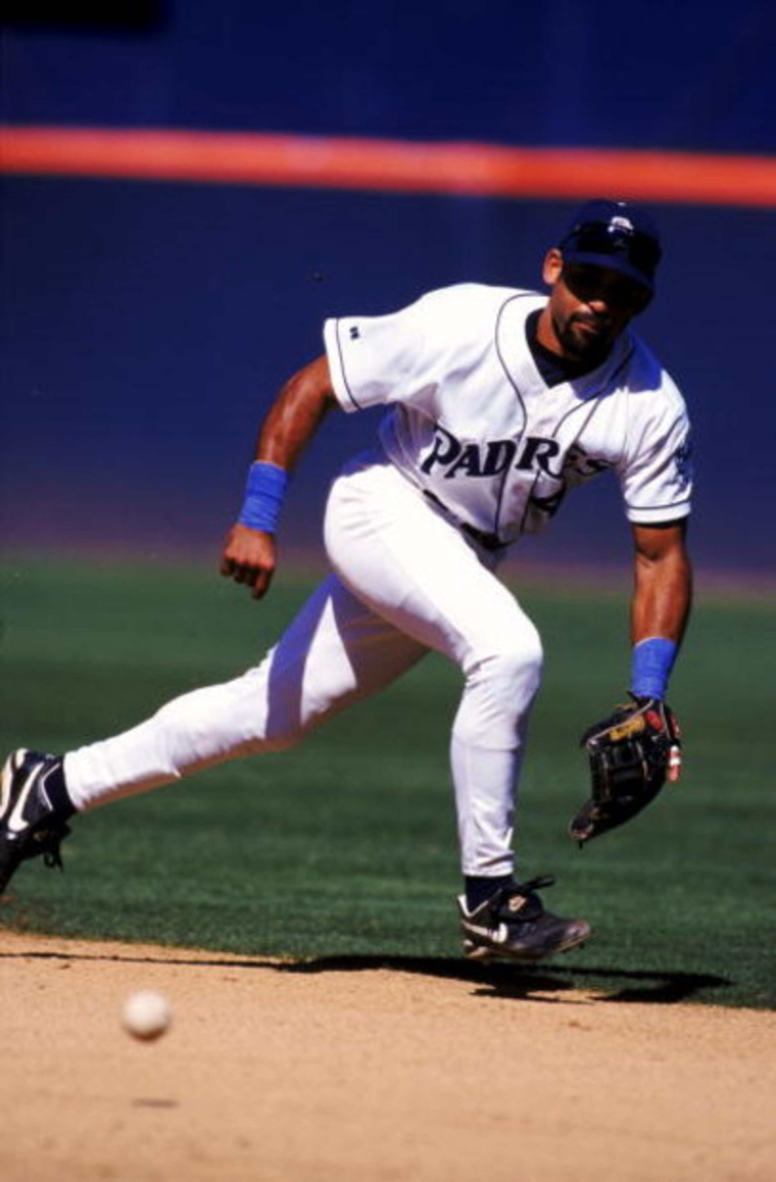 12 Sep 1999: Quilvio Veras #4 of the San Diego Padres moves to get the ball in the infield during the game against the Montreal Expos at Qualcomm Stadium in San Diego, California. The Expos defeated the Padres 8-4.