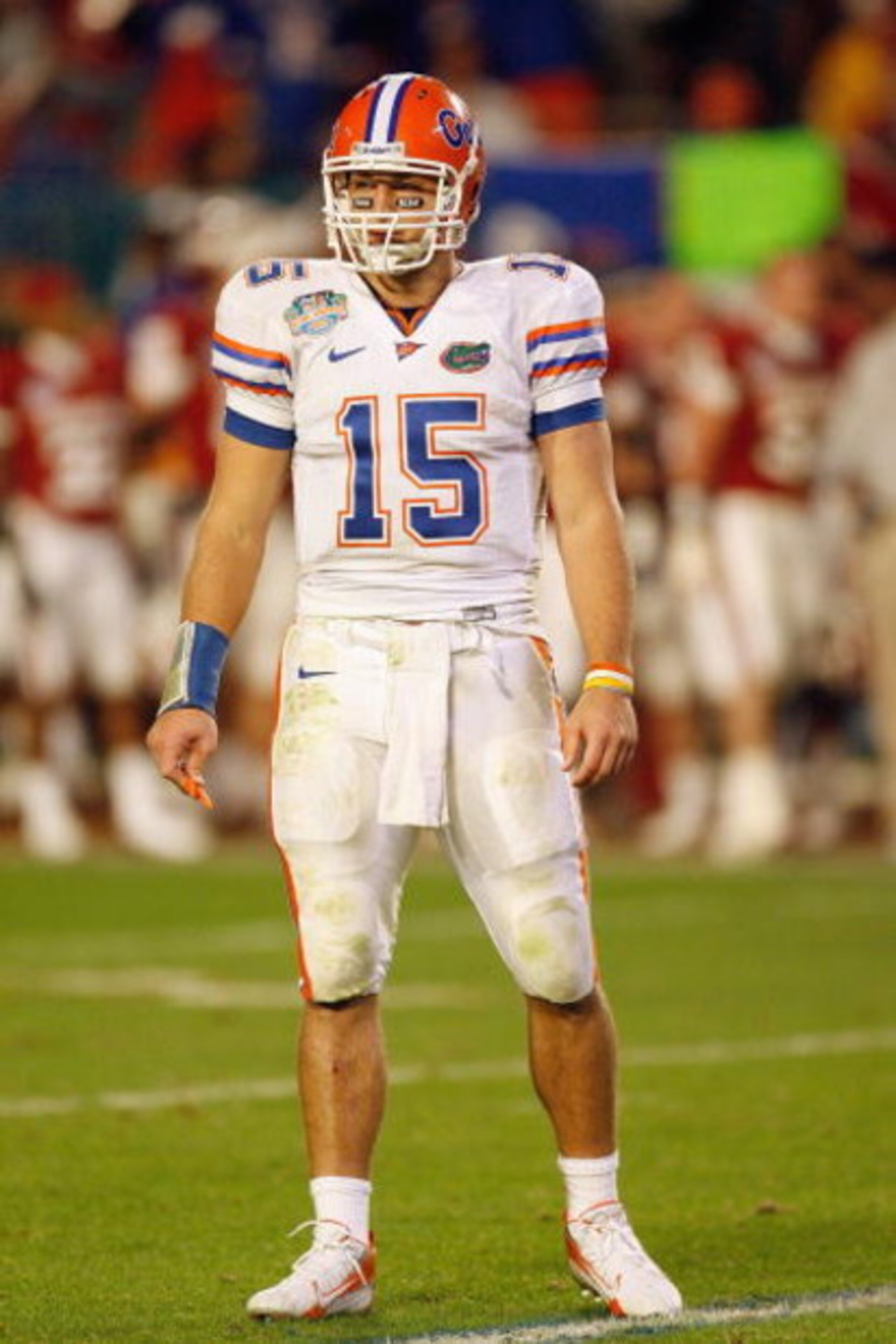 MIAMI - JANUARY 08:  Quarterback Tim Tebow #15 of the Florida Gators looks to the sideliens against the Oklahoma Sooners during the FedEx BCS National Championship Game at Dolphin Stadium on January 8, 2009 in Miami, Florida.  (Photo by Eliot J. Schechter
