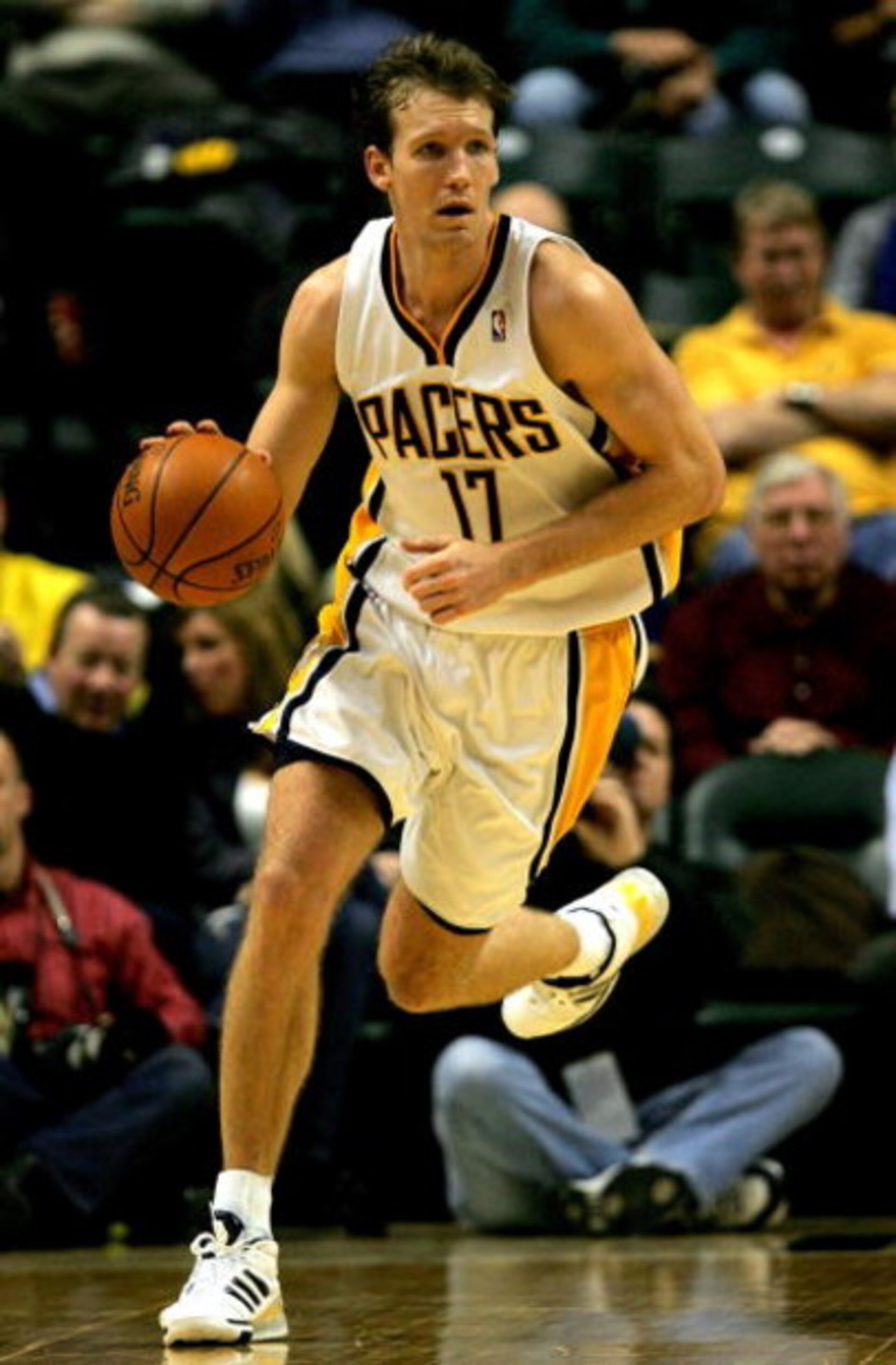 INDIANAPOLIS - JANUARY 16:  Mike Dunleavy #17 of the Indiana Pacers brings the ball down the court against the Golden State Warriors January 16, 2008 at Conseco Fieldhouse in Indianapolis, Indiana.  (Photo by Matthew Stockman/Getty Images)