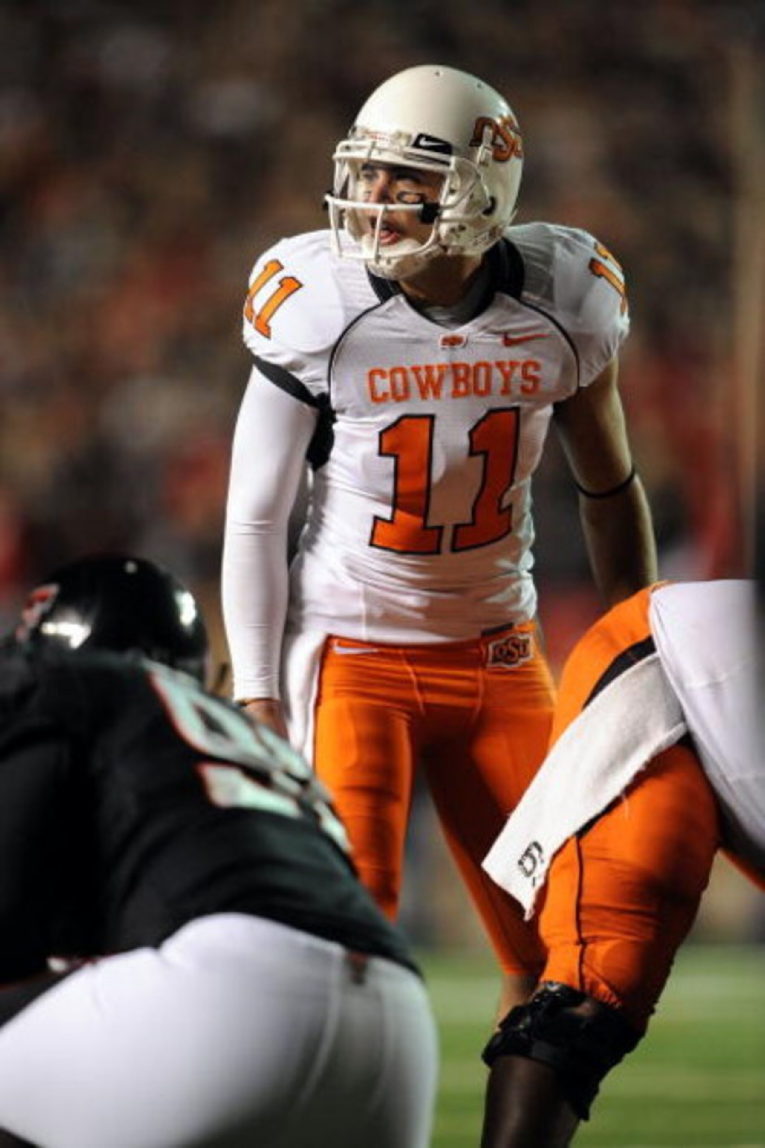 LUBBOCK, TX - NOVEMBER 08:  Quarterback Zac Robinson #11 of the Oklahoma State Cowboys during play against the Texas Tech Red Raiders at Jones AT&T Stadium on November 8, 2008 in Lubbock, Texas.  (Photo by Ronald Martinez/Getty Images)