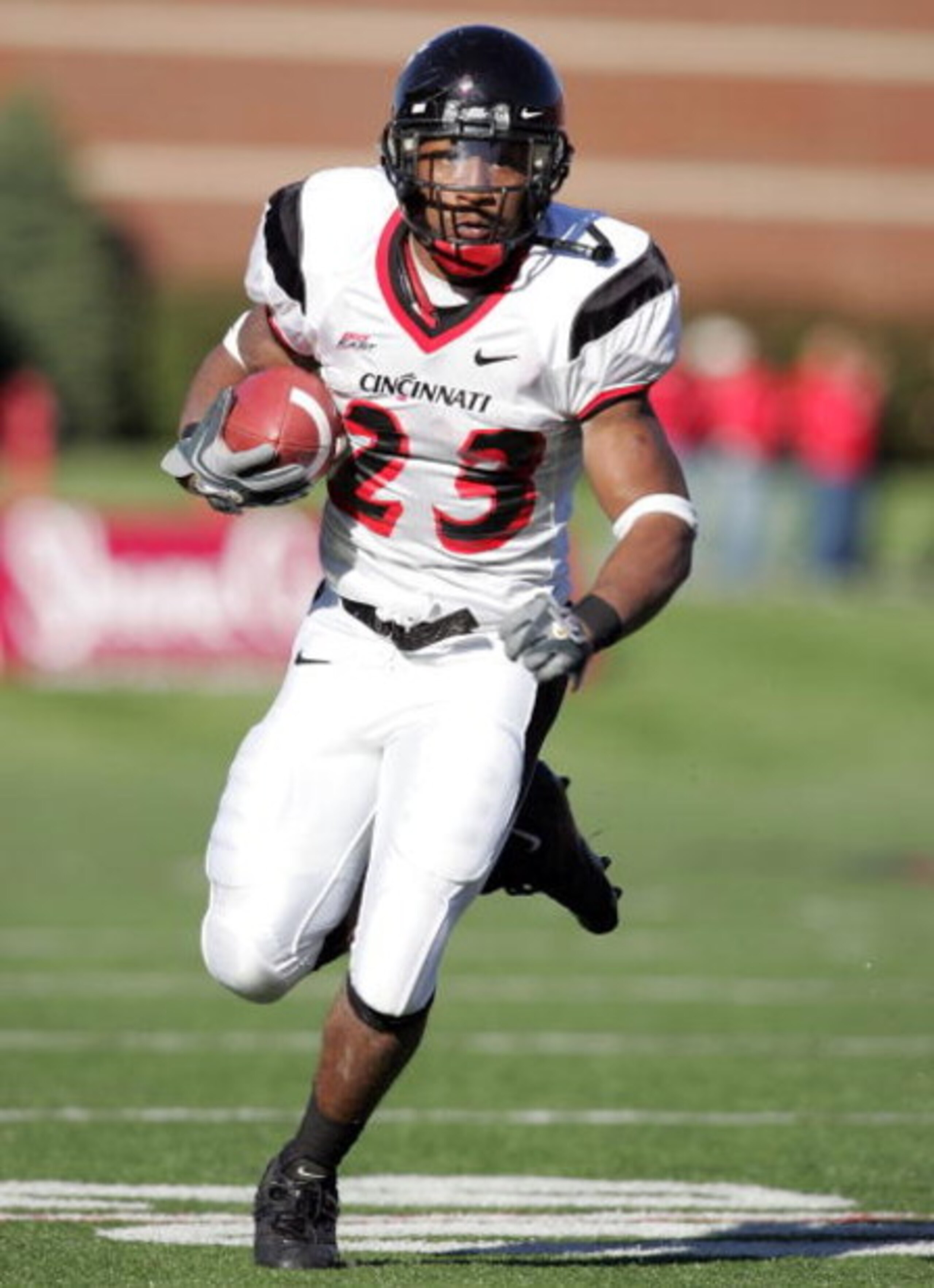 LOUISVILLE, KY - OCTOBER 14:  Butler Benton #23 of the Cincinnati Bearcats runs with the ball during the game against the Louisville Cardinals on October 14, 2006 at Papa John's Cardinal Stadium in Louisville, Kentucky.  (Photo by Andy Lyons/Getty Images)
