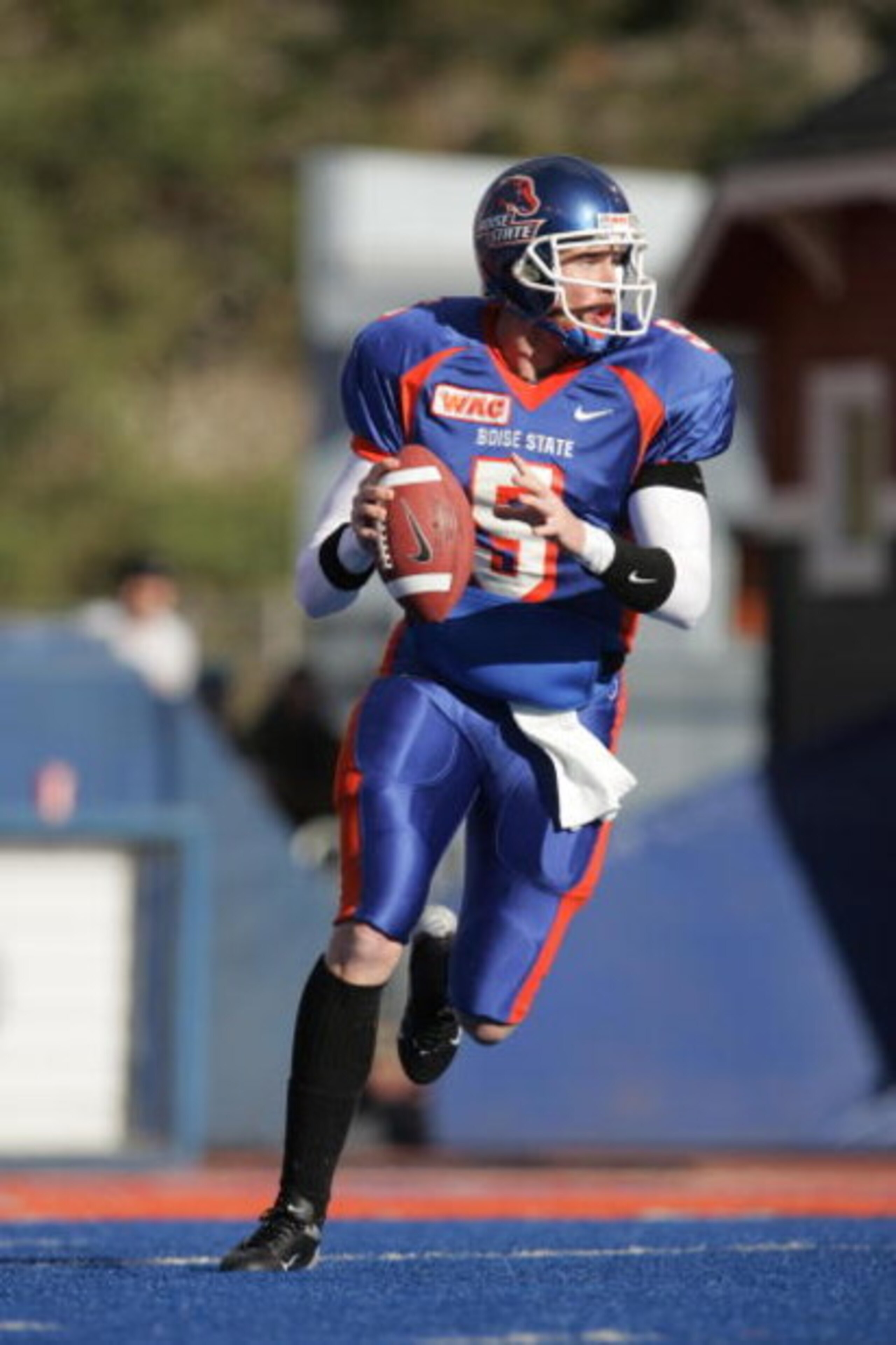 BOISE, ID - NOVEMBER 20:  Quarterback Jared Zabransky #5 of Boise State looks to pass against Louisiana Tech at Bronco Stadium on November 20, 2004 in Boise, Idaho. Boise State defeated Louisiana Tech 55-14. (Photo by Jeff Gross/Getty Images)