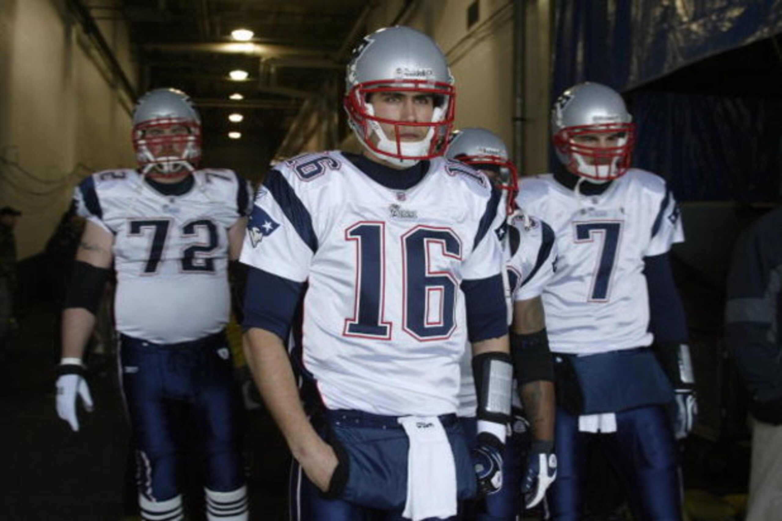 ORCHARD PARK, NY - DECEMBER 28:  Matt Cassel #16 of the New England Patriots waits to walk on the field before the game against the Buffalo Bills on December 28, 2008 at Ralph Wilson Stadium in Orchard Park, New York. (Photo by Rick Stewart/Getty Images)