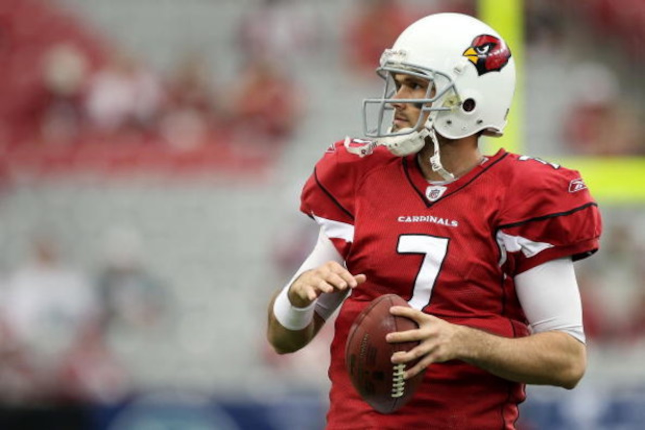 GLENDALE, AZ - JANUARY 18:  Quarterback Matt Leinart #7 of the Arizona Cardinals warms up prior to the NFC championship game against the Philadelphia Eagles on January 18, 2009 at University of Phoenix Stadium in Glendale, Arizona.  (Photo by Jed Jacobsoh