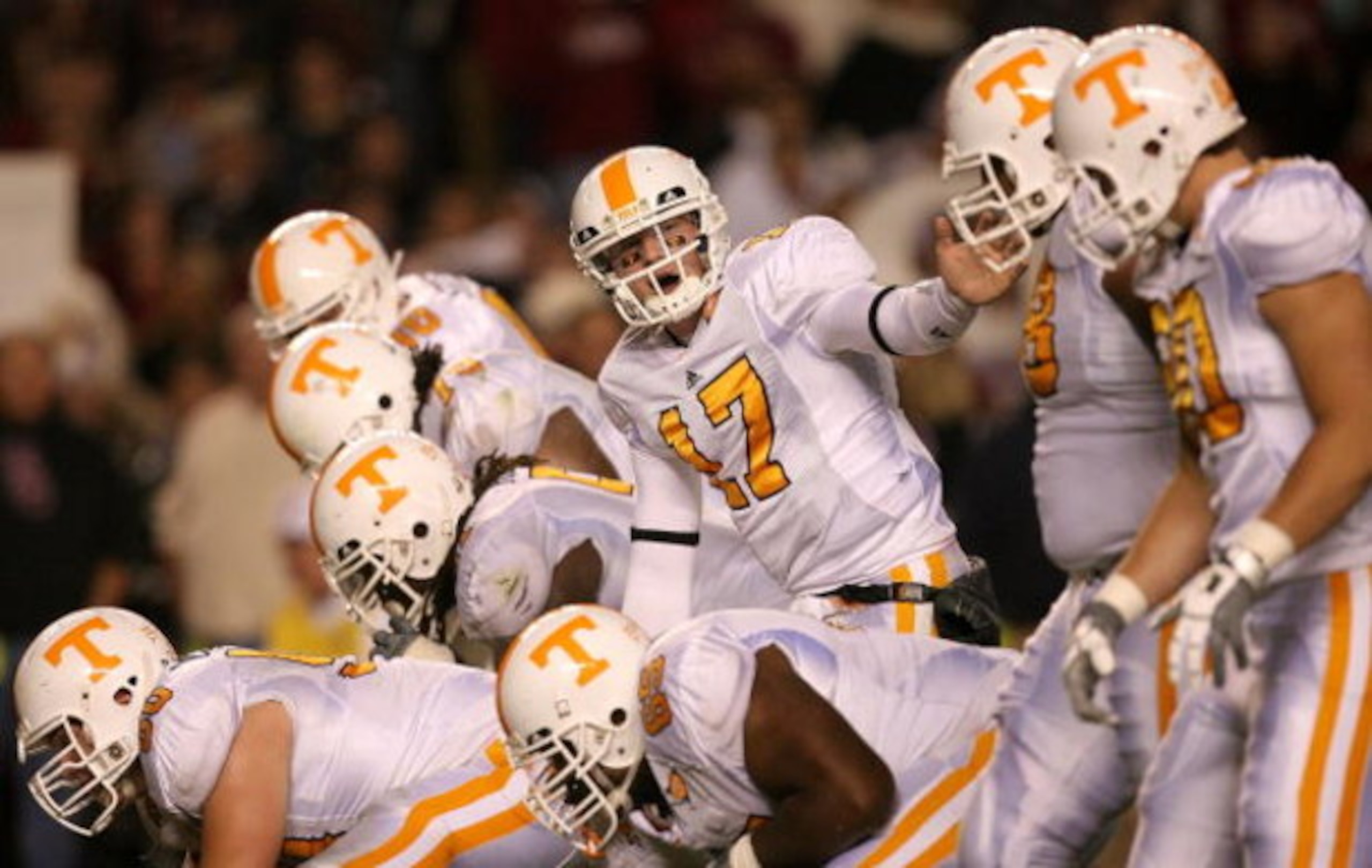 COLUMBIA, SC - NOVEMBER 01:  Nick Stephens #17 of the Tennessee Volunteers lines up with his team against the South Carolina Gamecocks during their game at Williams-Brice Stadium on November 1, 2008 in Columbia, South Carolina.  (Photo by Streeter Lecka/G